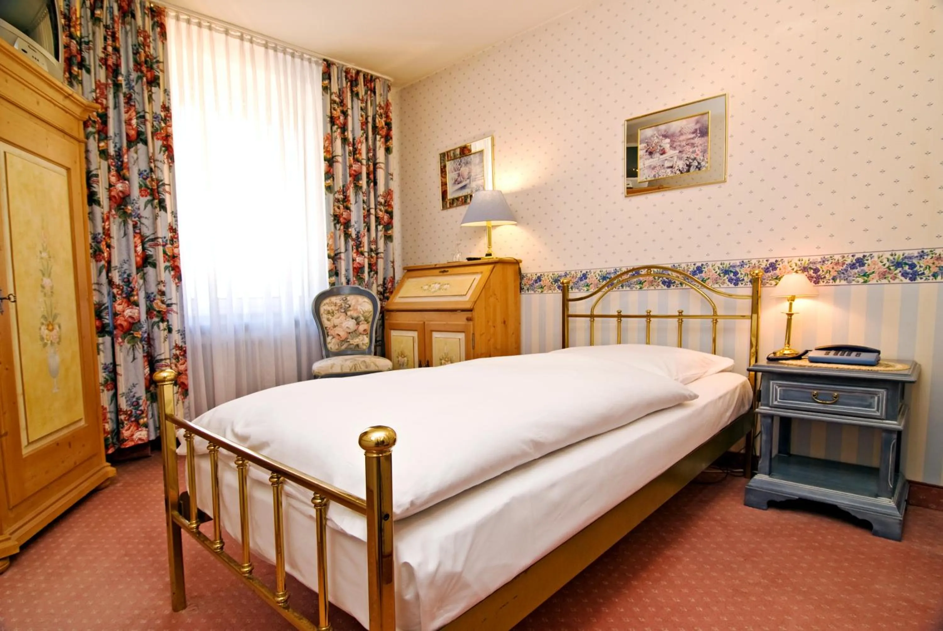 Bedroom, Bed in Wald-Hotel