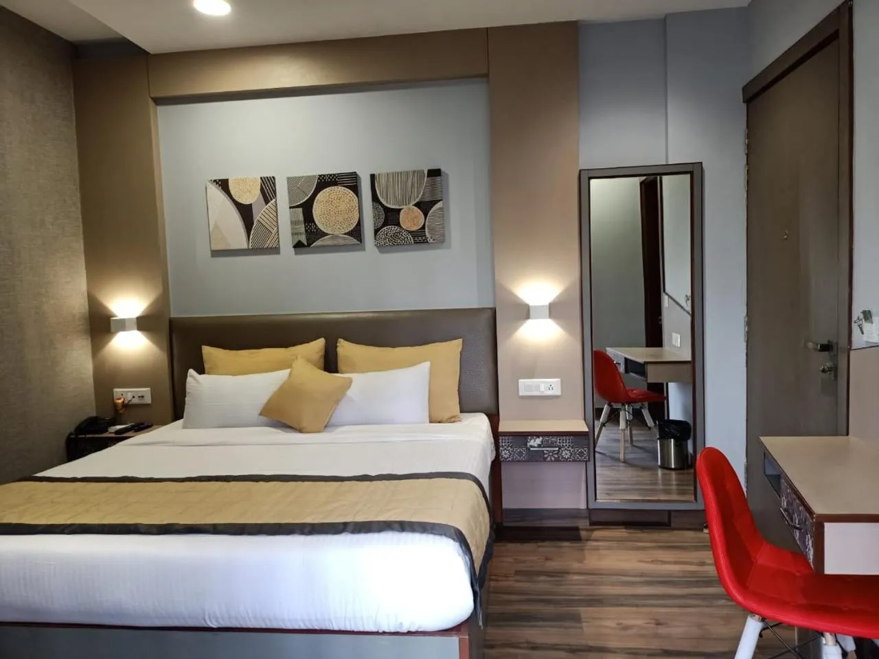 Photo of the whole room, Bed in Western Blu