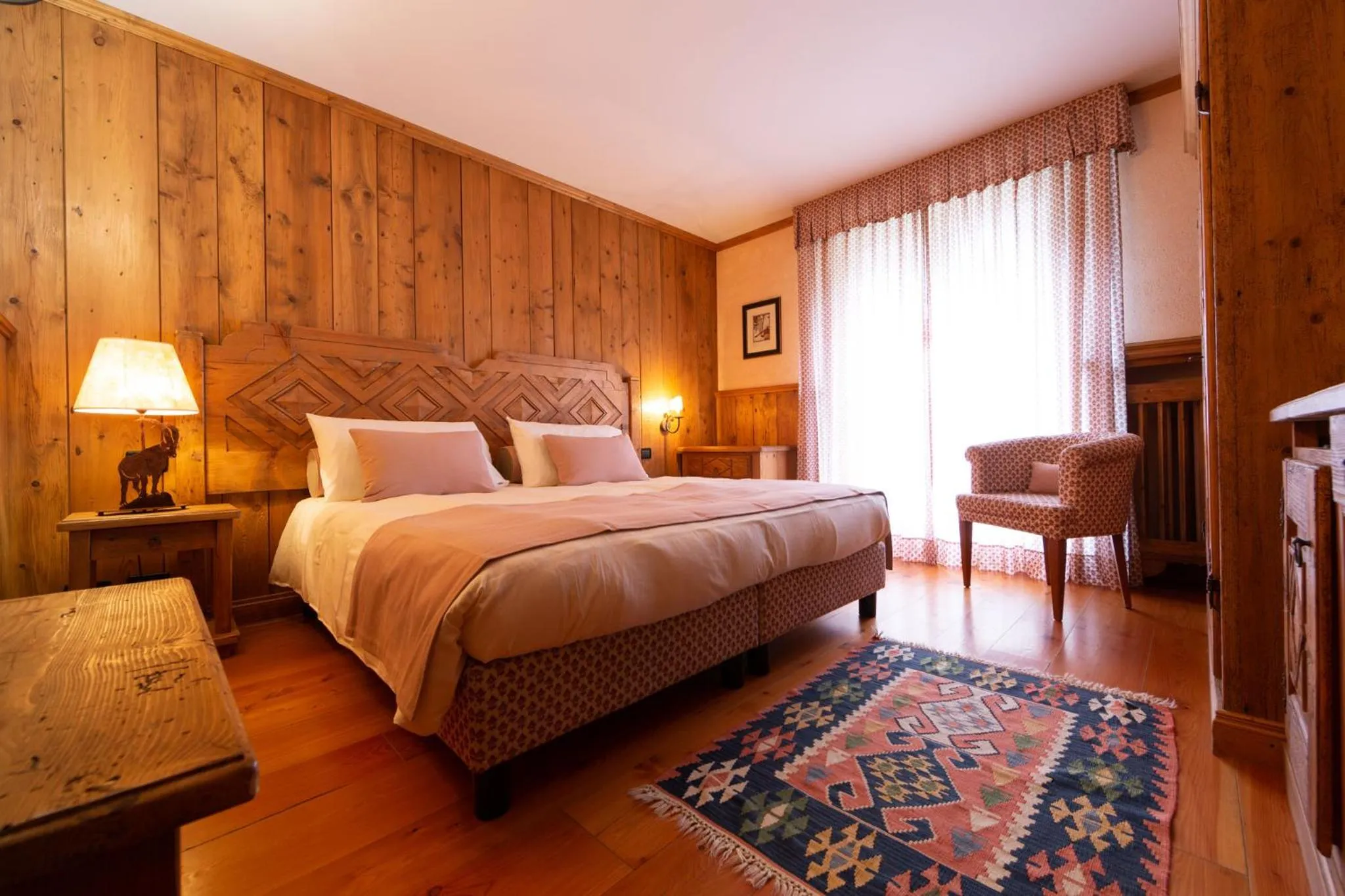 Bedroom, Bed in HOTEL BOUTON D'OR Courmayeur