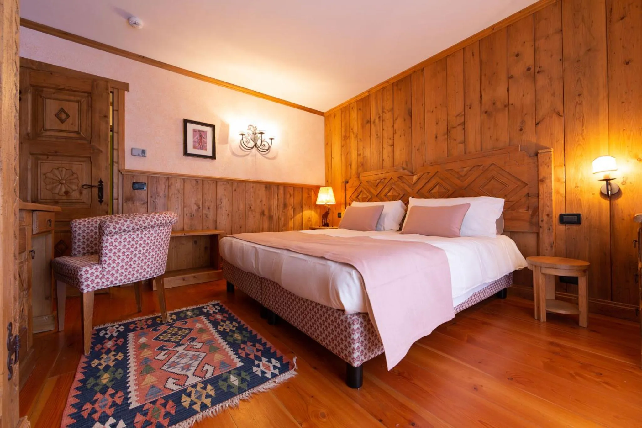 Bedroom, Bed in HOTEL BOUTON D'OR Courmayeur
