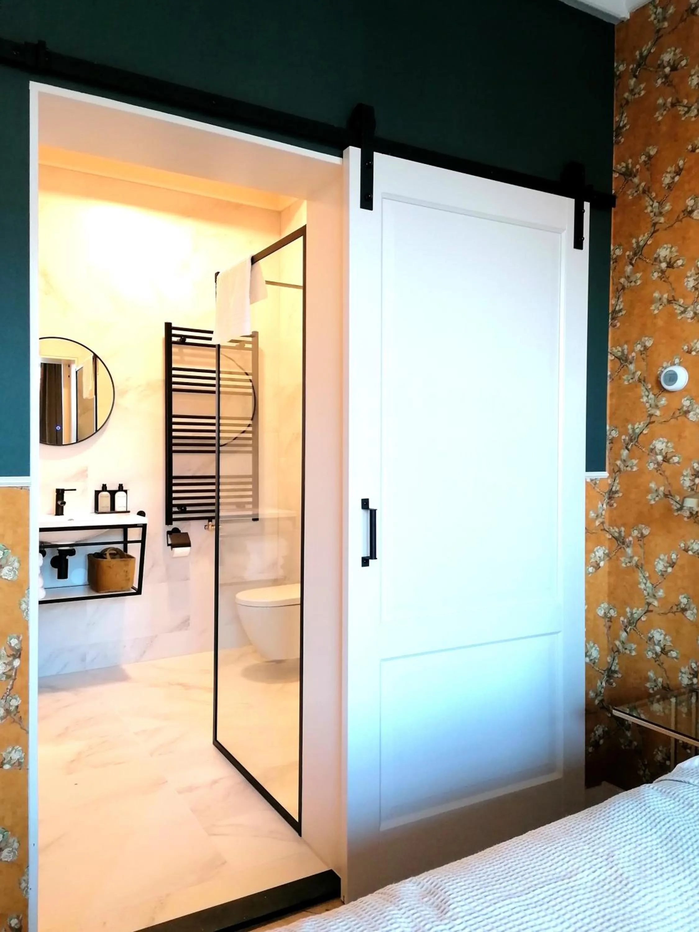 Bathroom, Bed in B&B De Stadssingel