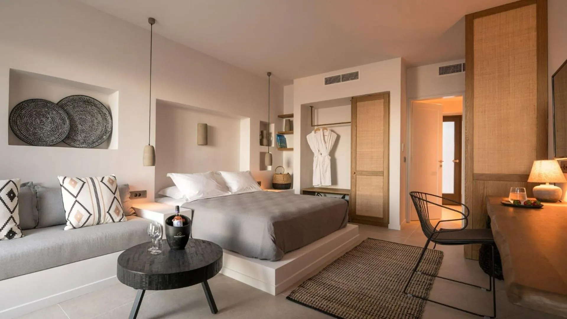 Photo of the whole room, Bed in Lithi Luxury Retreat