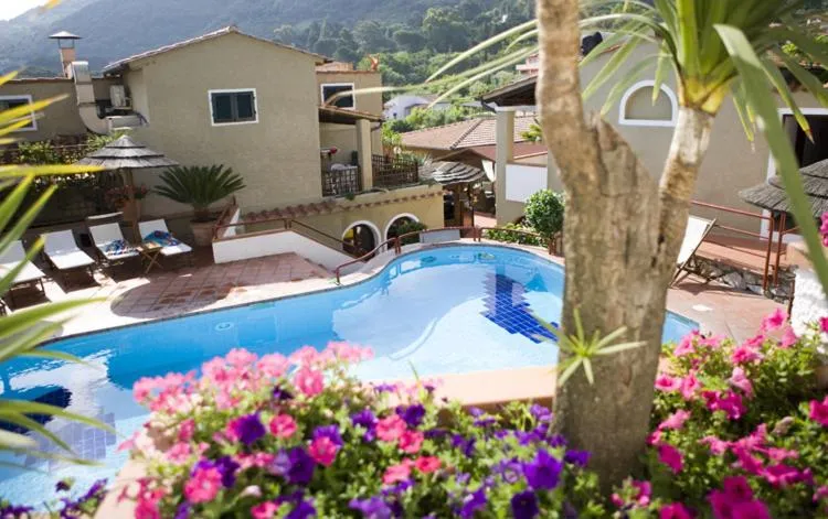 Swimming pool in Hotel Barsalini