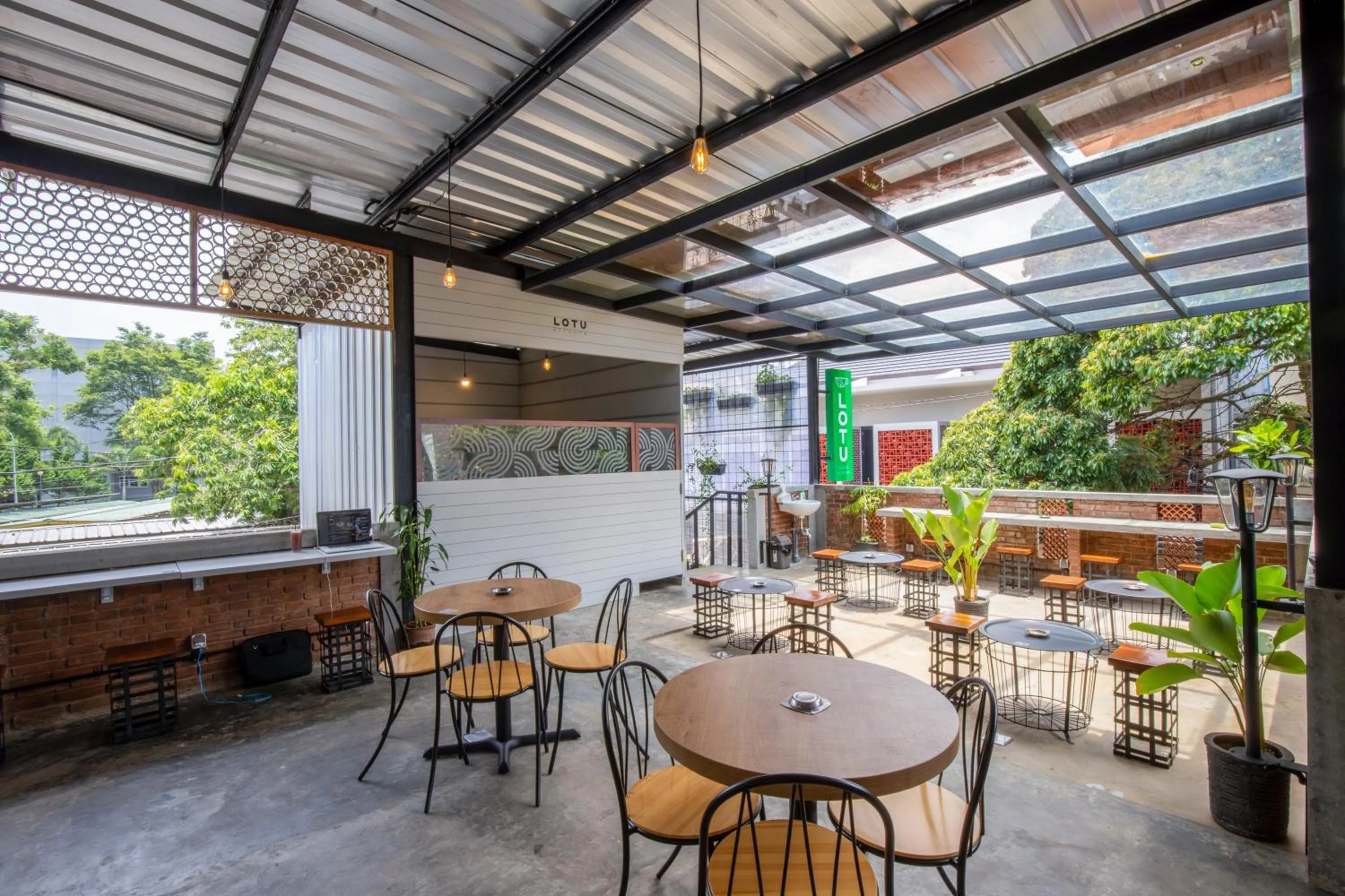 Restaurant/places to eat in Sekararum Butik Syariah Guesthouse