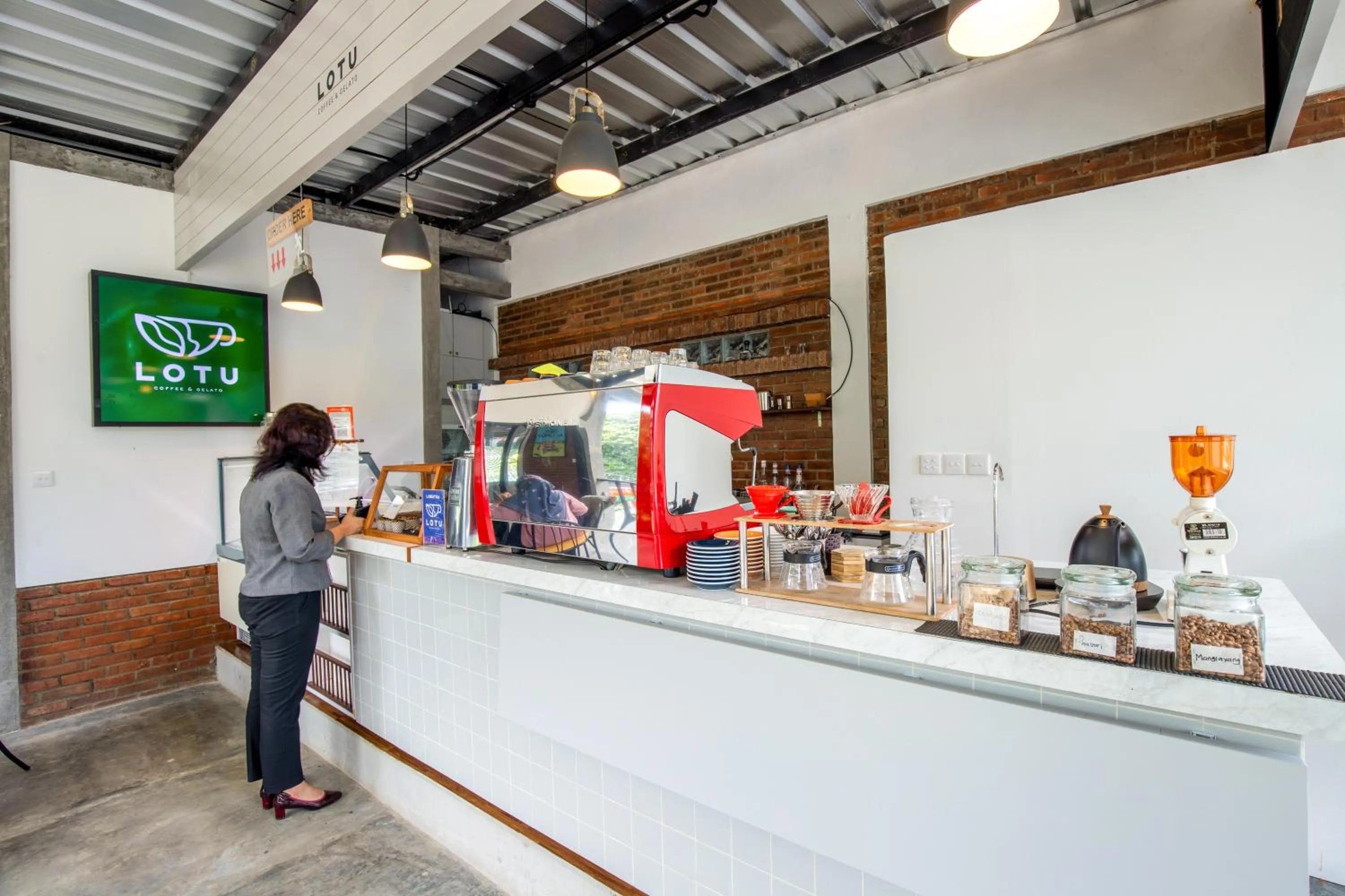 Restaurant/places to eat in Sekararum Butik Syariah Guesthouse