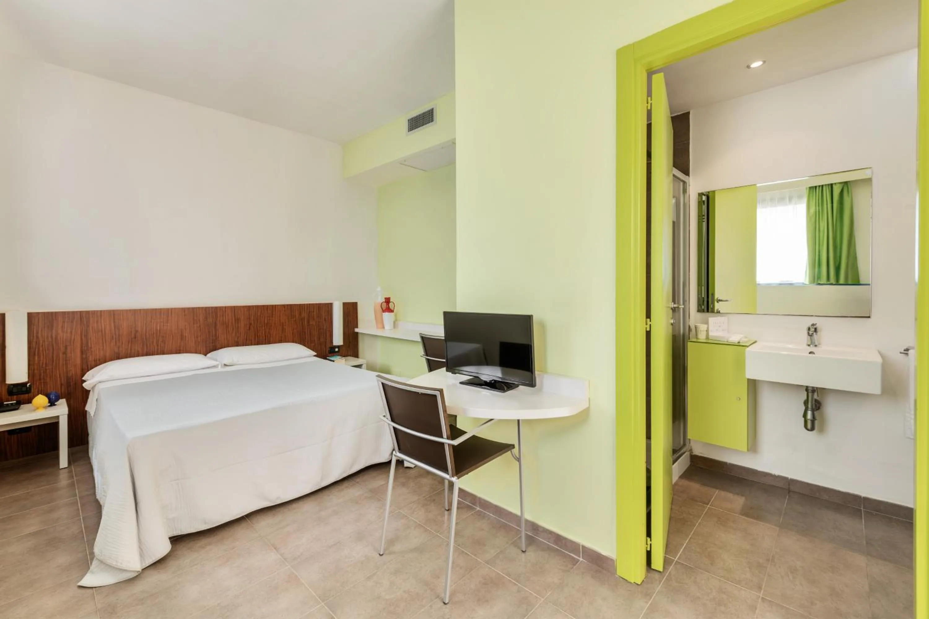 Bedroom, Bed in VOI Alimini Resort