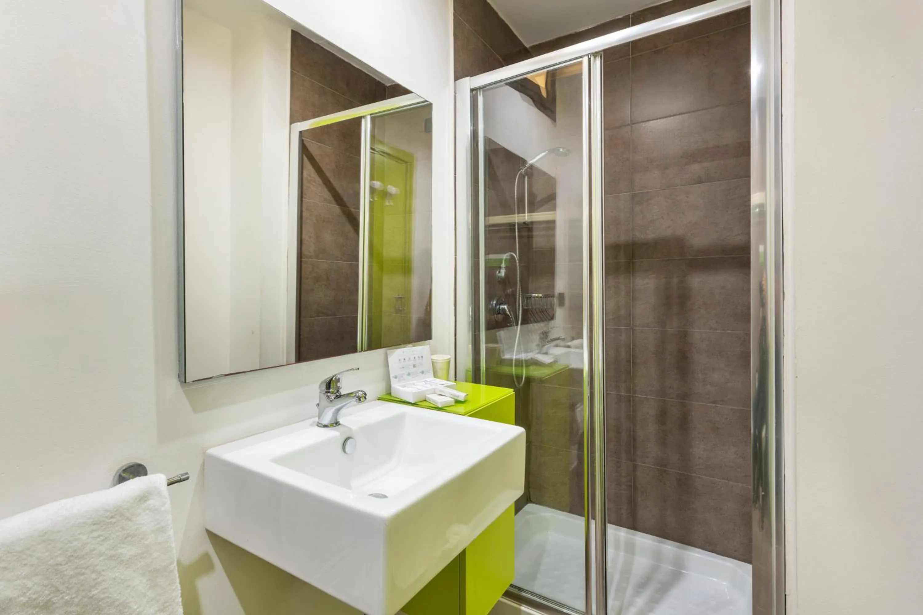 Bathroom in VOI Alimini Resort