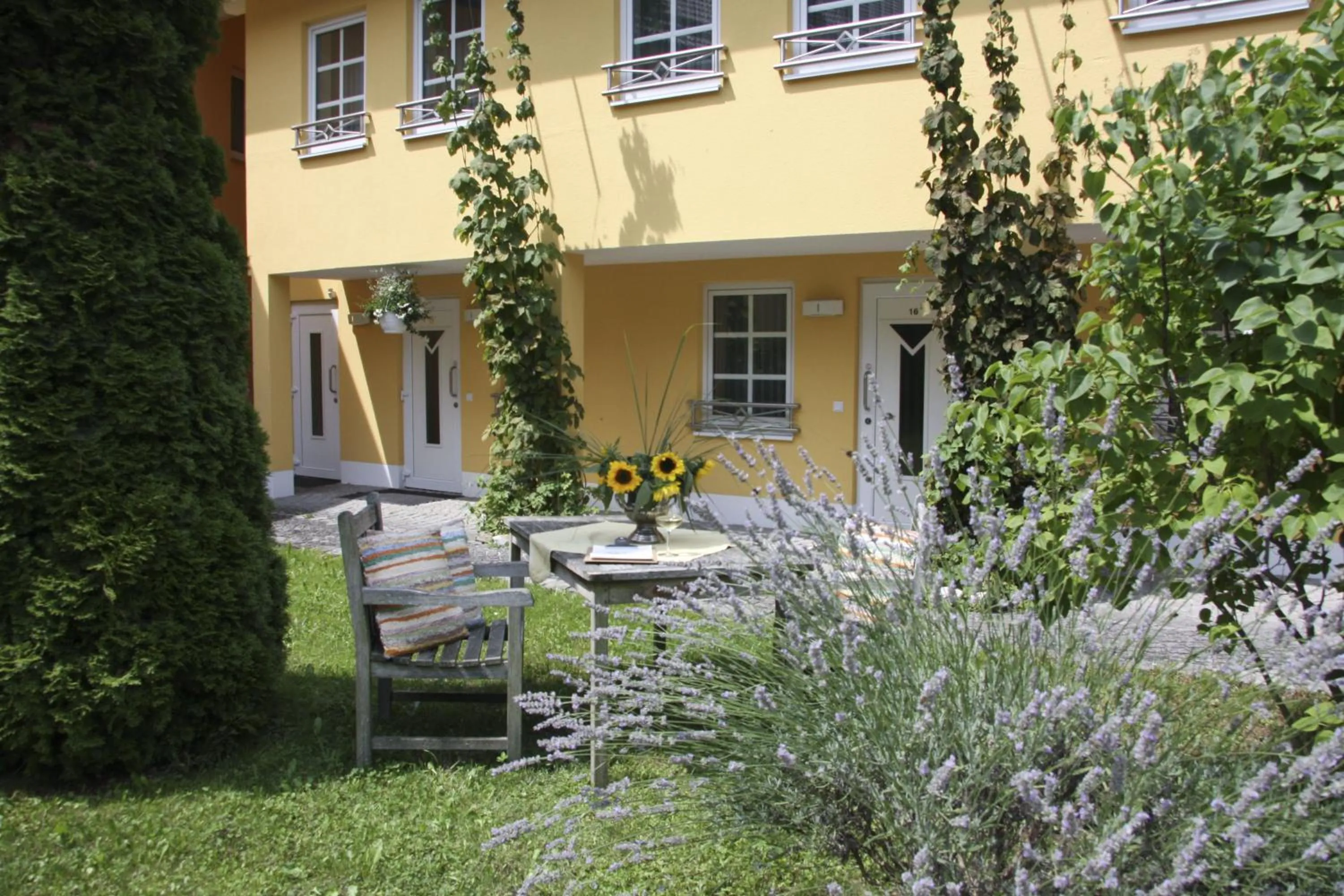 Facade/entrance in Hotel Gasthof Alte Post - Restaurant offen