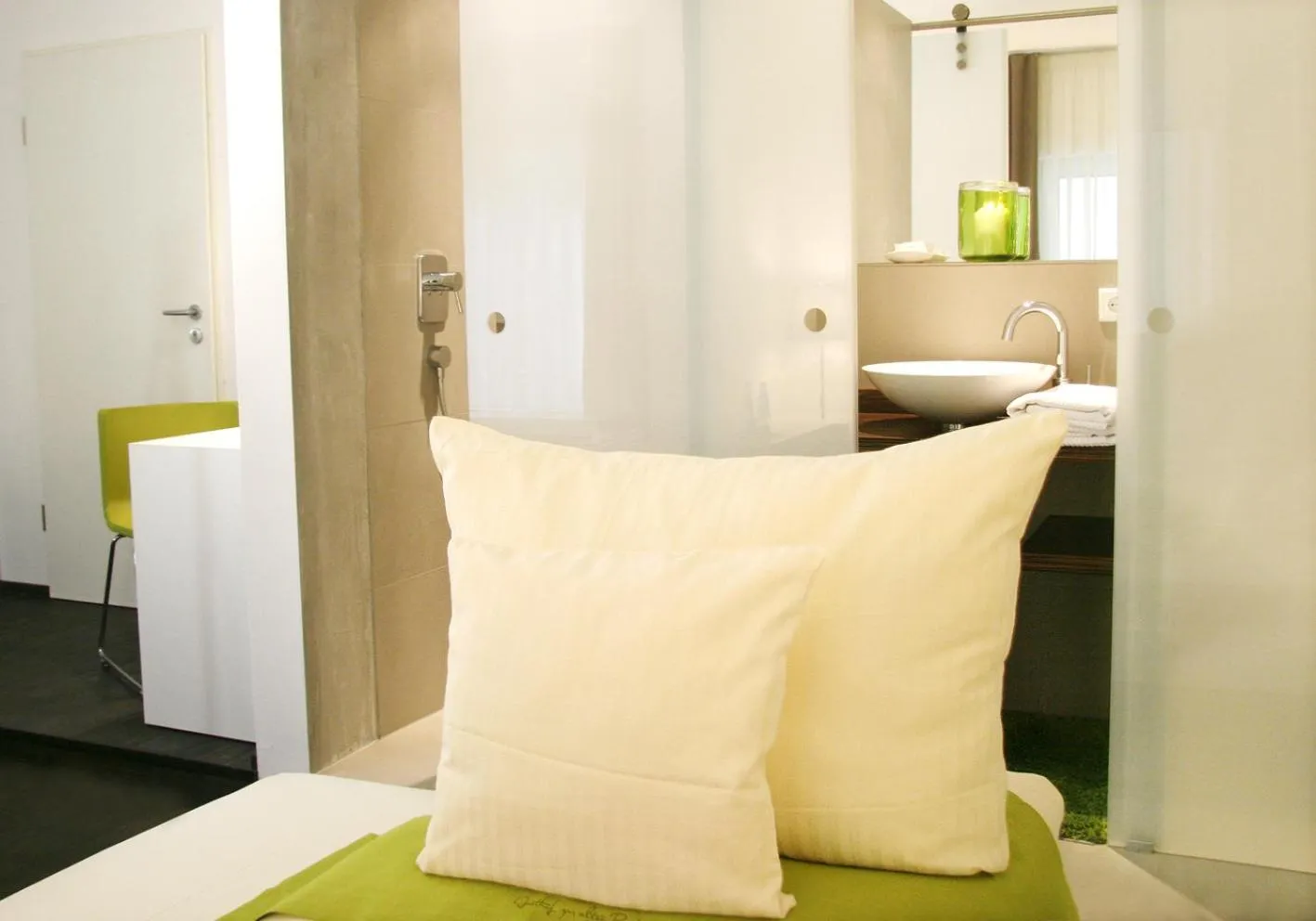 Bed in Hotel Gasthof Alte Post - Restaurant offen