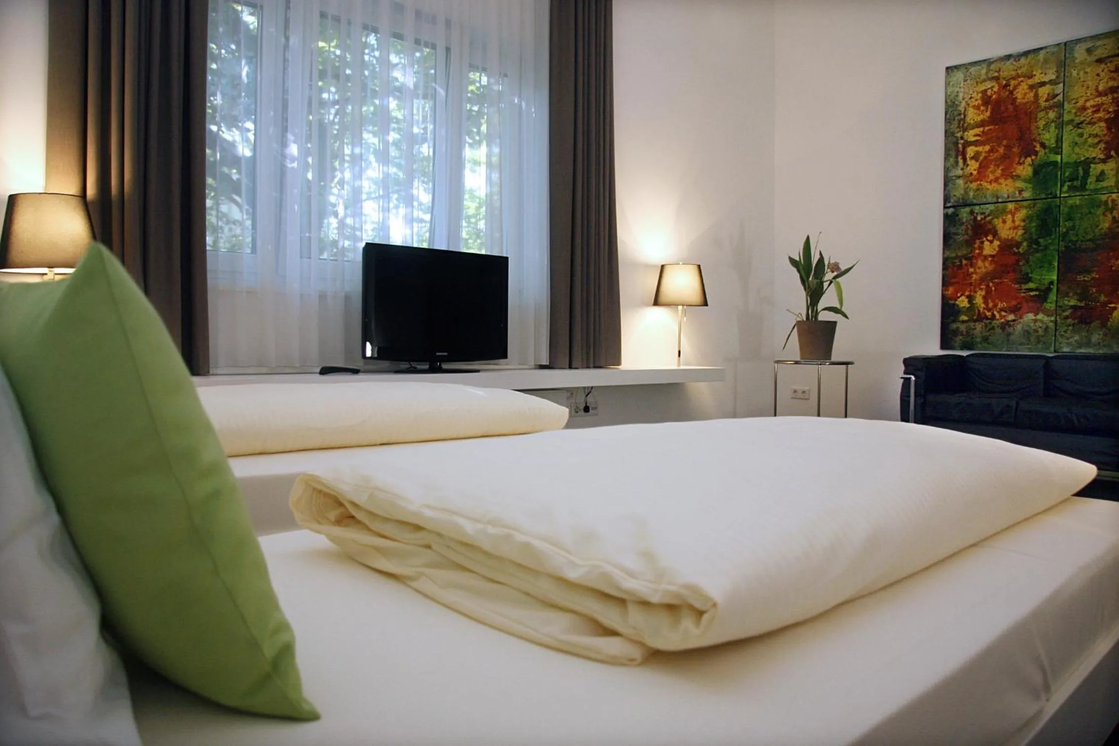 Bed in Hotel Gasthof Alte Post - Restaurant offen