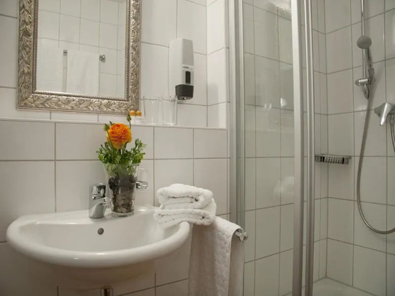 Bathroom in Hotel Gasthof Alte Post - Restaurant offen