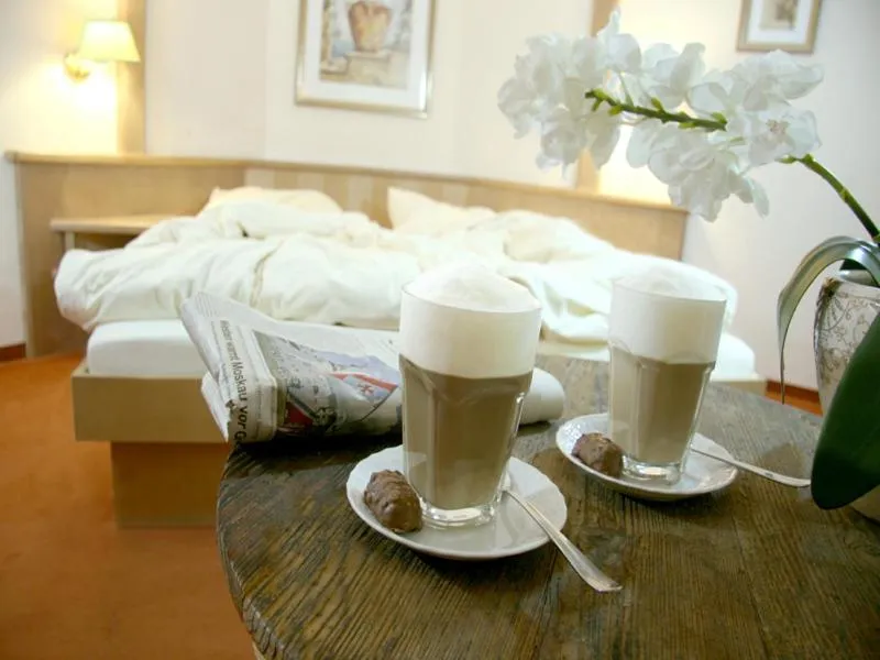 Bed in Hotel Gasthof Alte Post - Restaurant offen