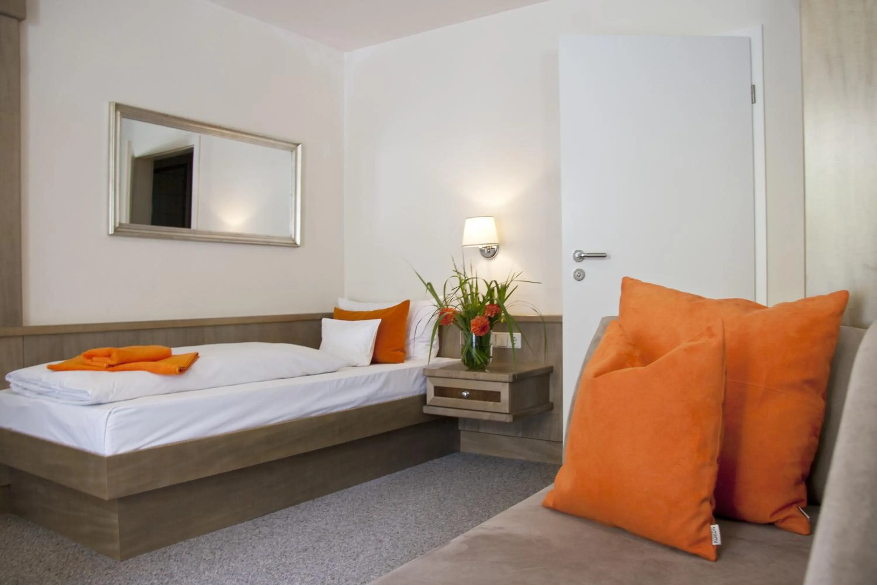 Bed in Hotel Gasthof Alte Post - Restaurant offen