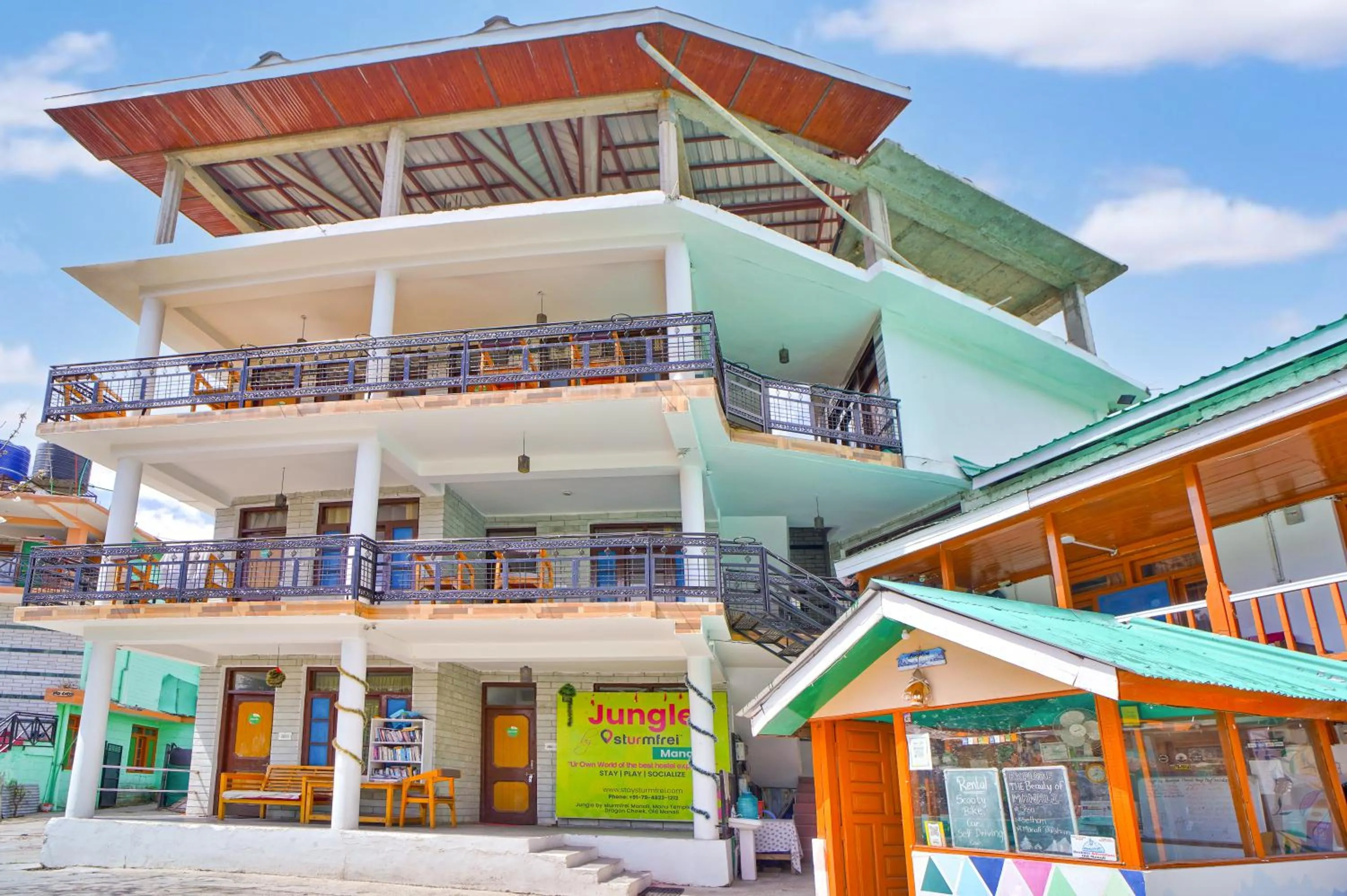 Facade/entrance in Jungle by sturmfrei Manali