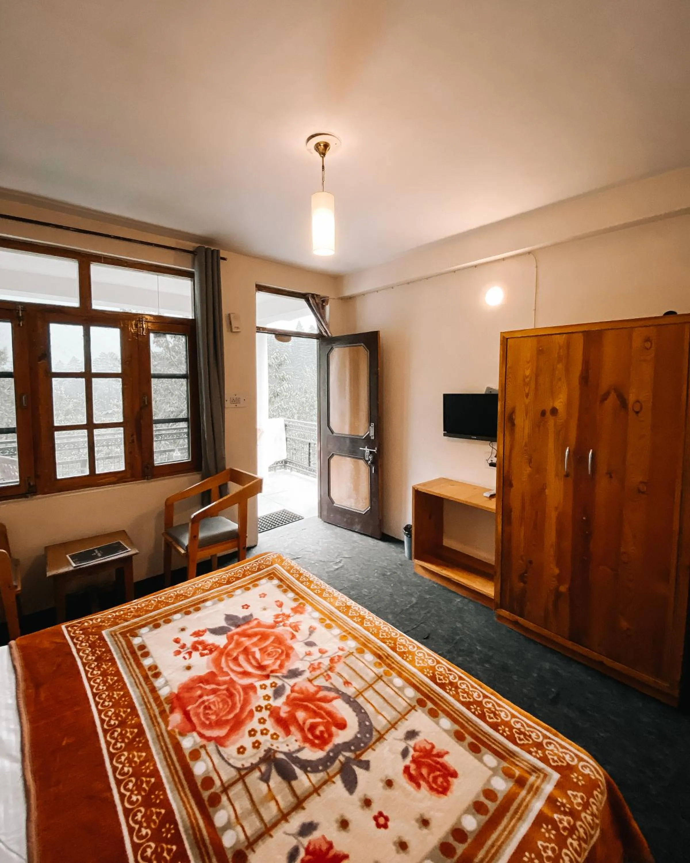 Photo of the whole room, Bed in Jungle by sturmfrei Manali