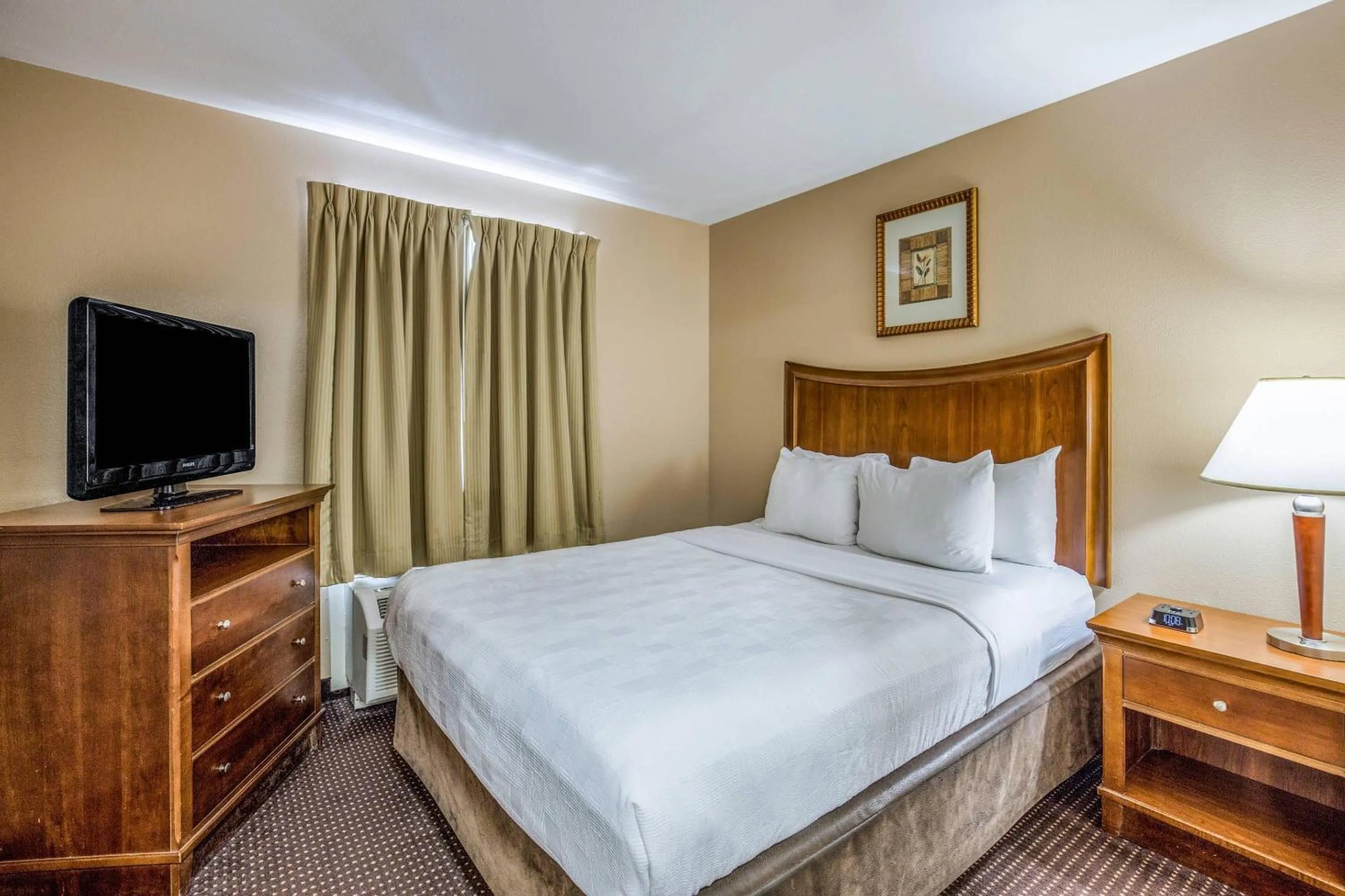 Bedroom, Bed in MainStay Suites Port Saint Joe South