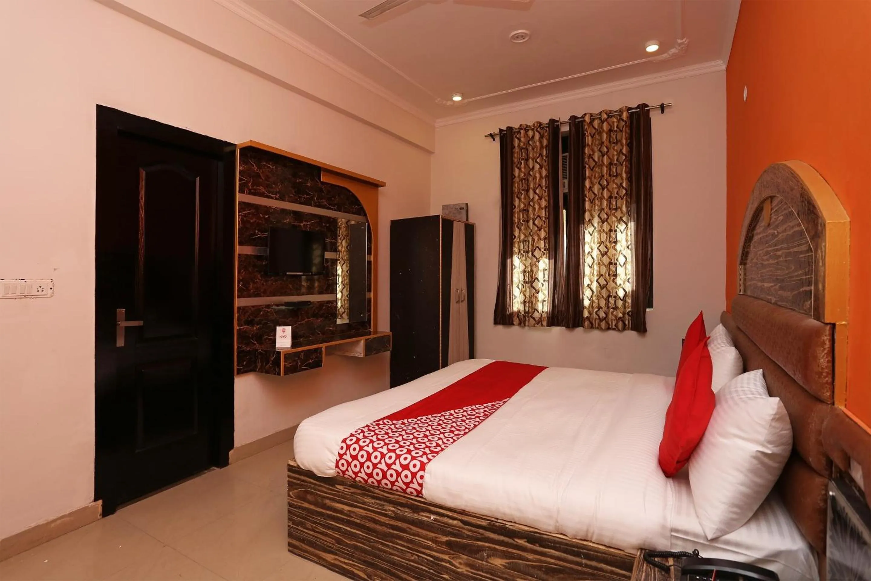 Bedroom, Bed in Super Hotel O Shree Radha Resort