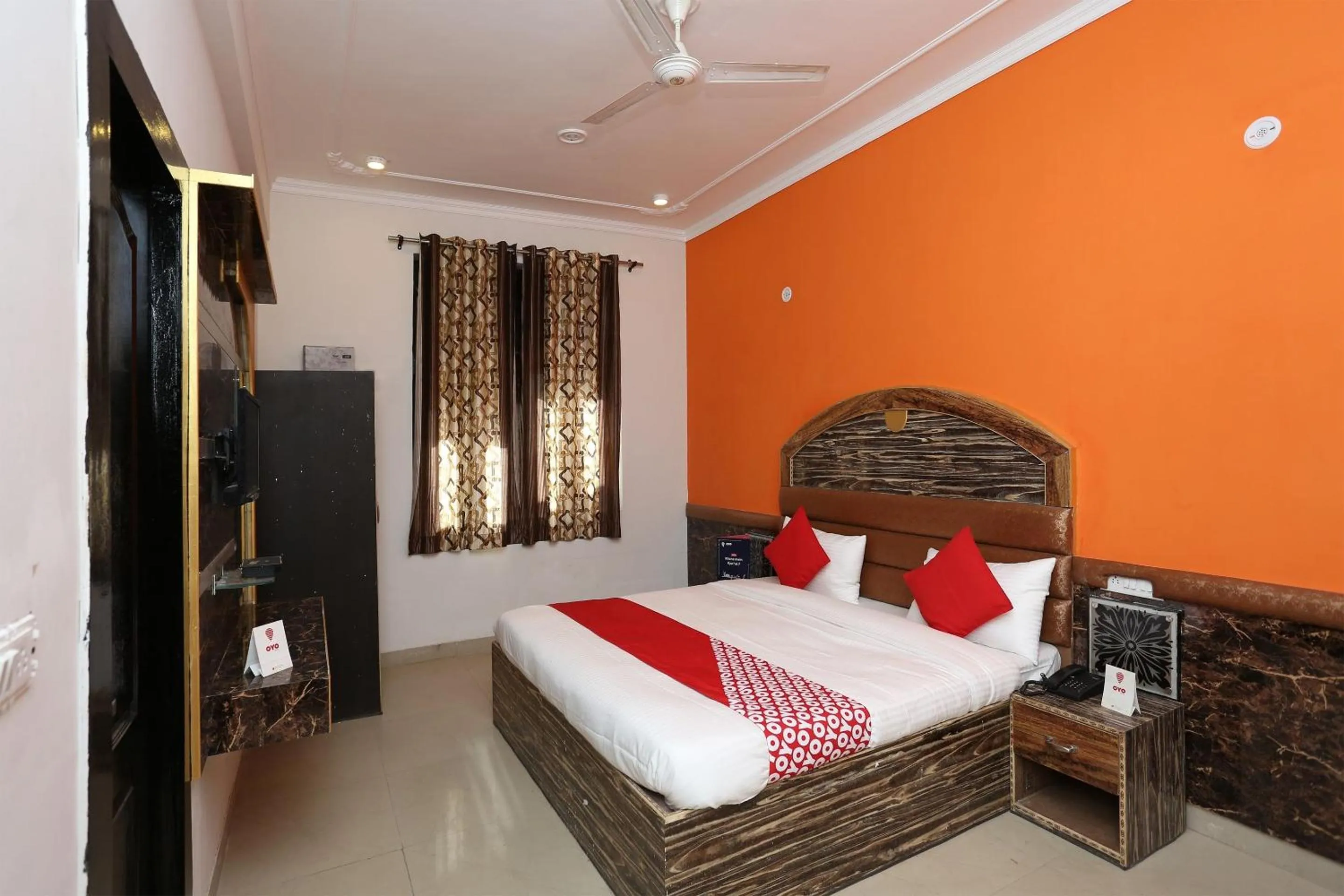 Bedroom, Bed in Super Hotel O Shree Radha Resort