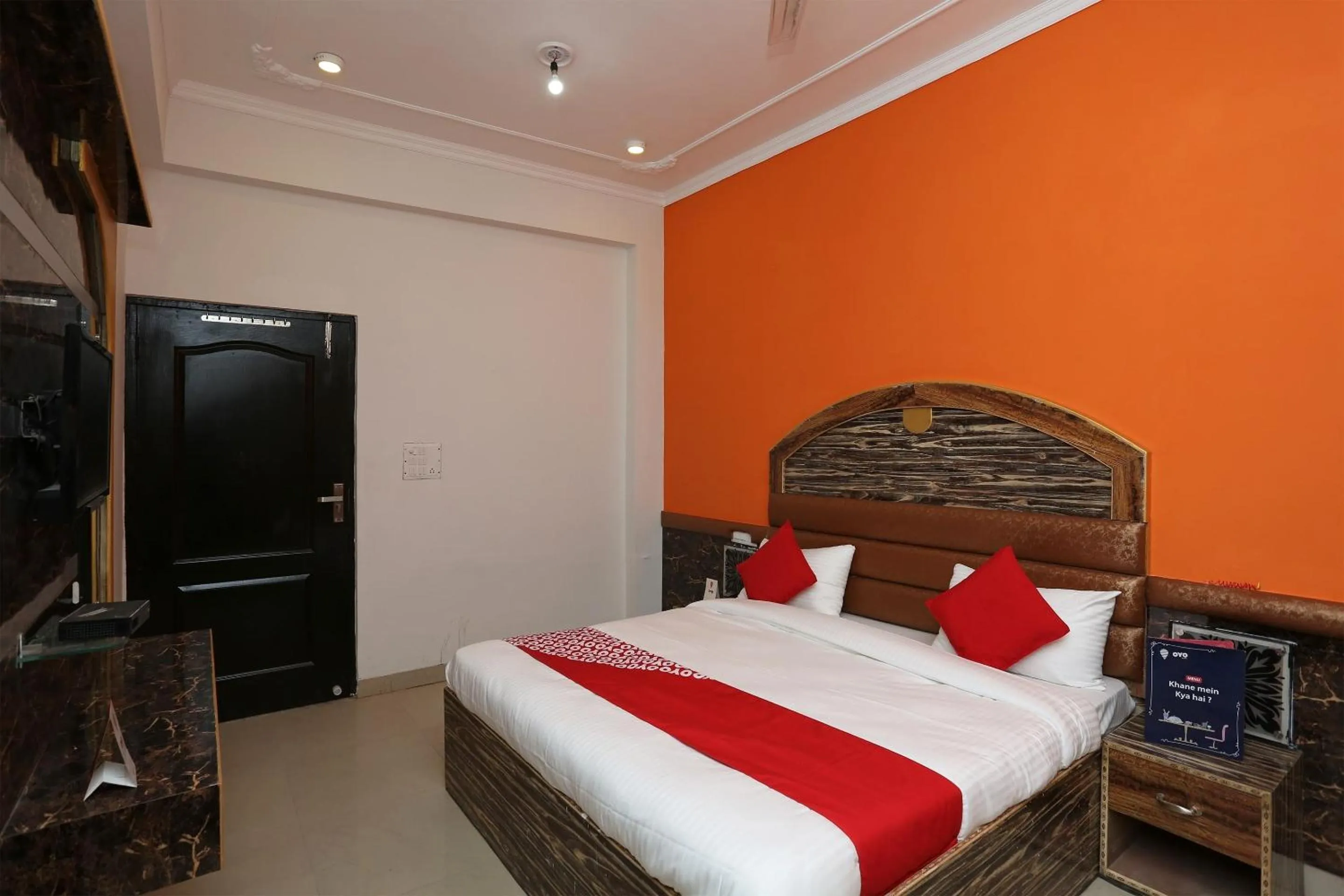 Bedroom, Bed in Super Hotel O Shree Radha Resort