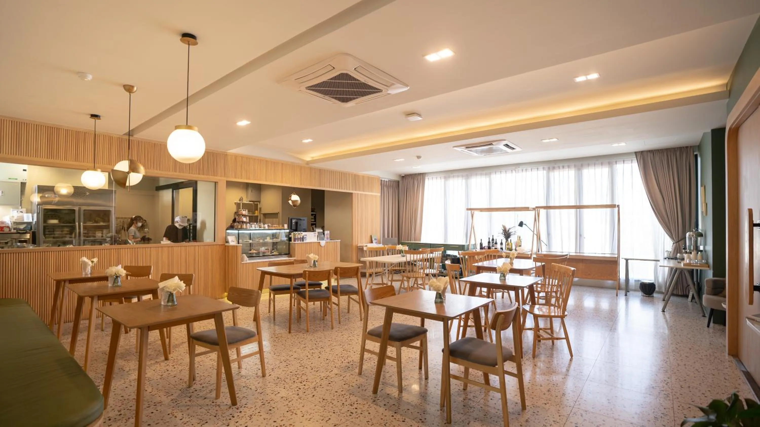 Restaurant/places to eat in The Rise Suites Hotel, Chiang Mai - SHA Extra Plus