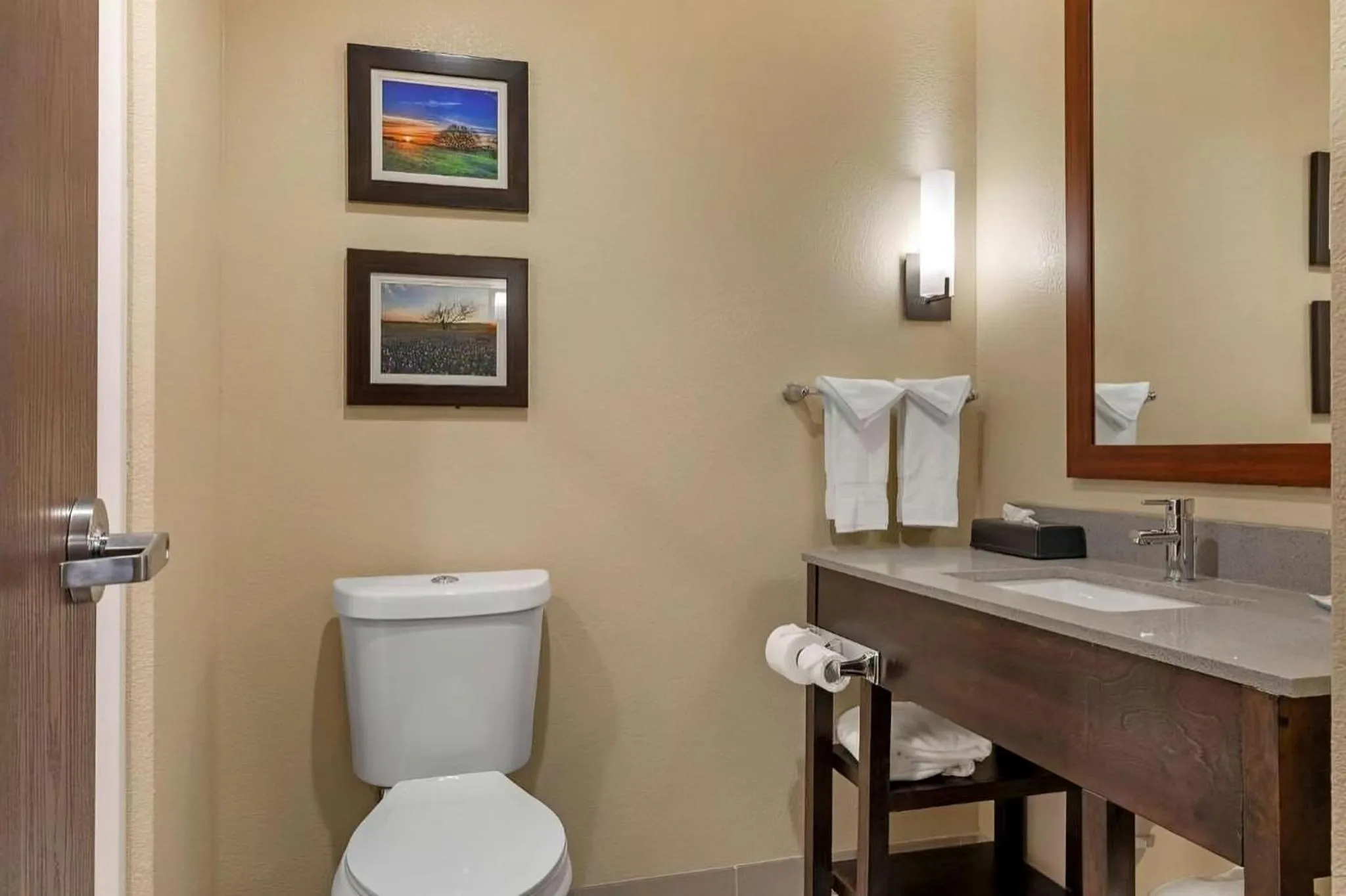 Bathroom in Comfort Inn & Suites Euless DFW West