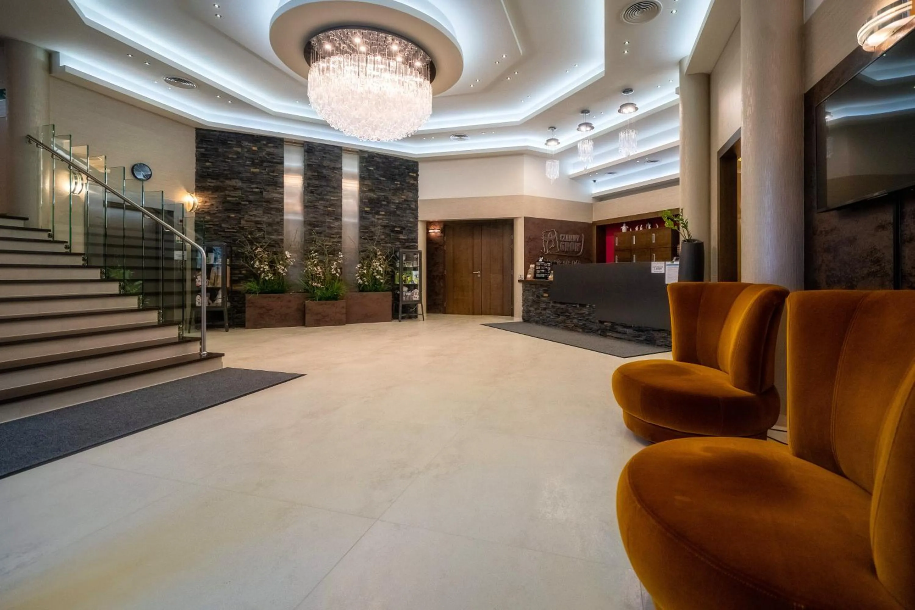Lobby or reception in Hotel & SPA Czarny Groń