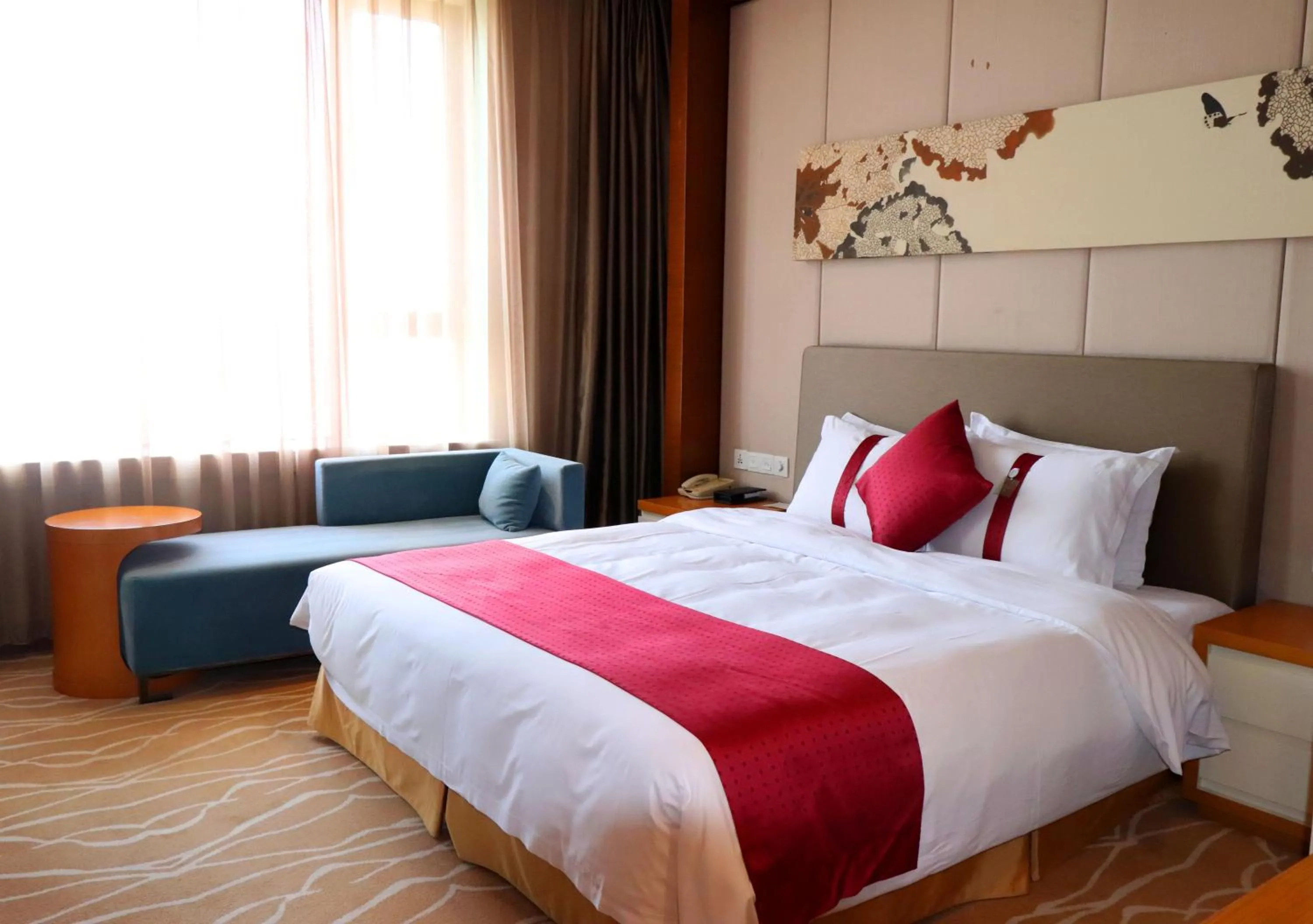 Photo of the whole room, Bed in Holiday Inn Panjin Aqua City by IHG