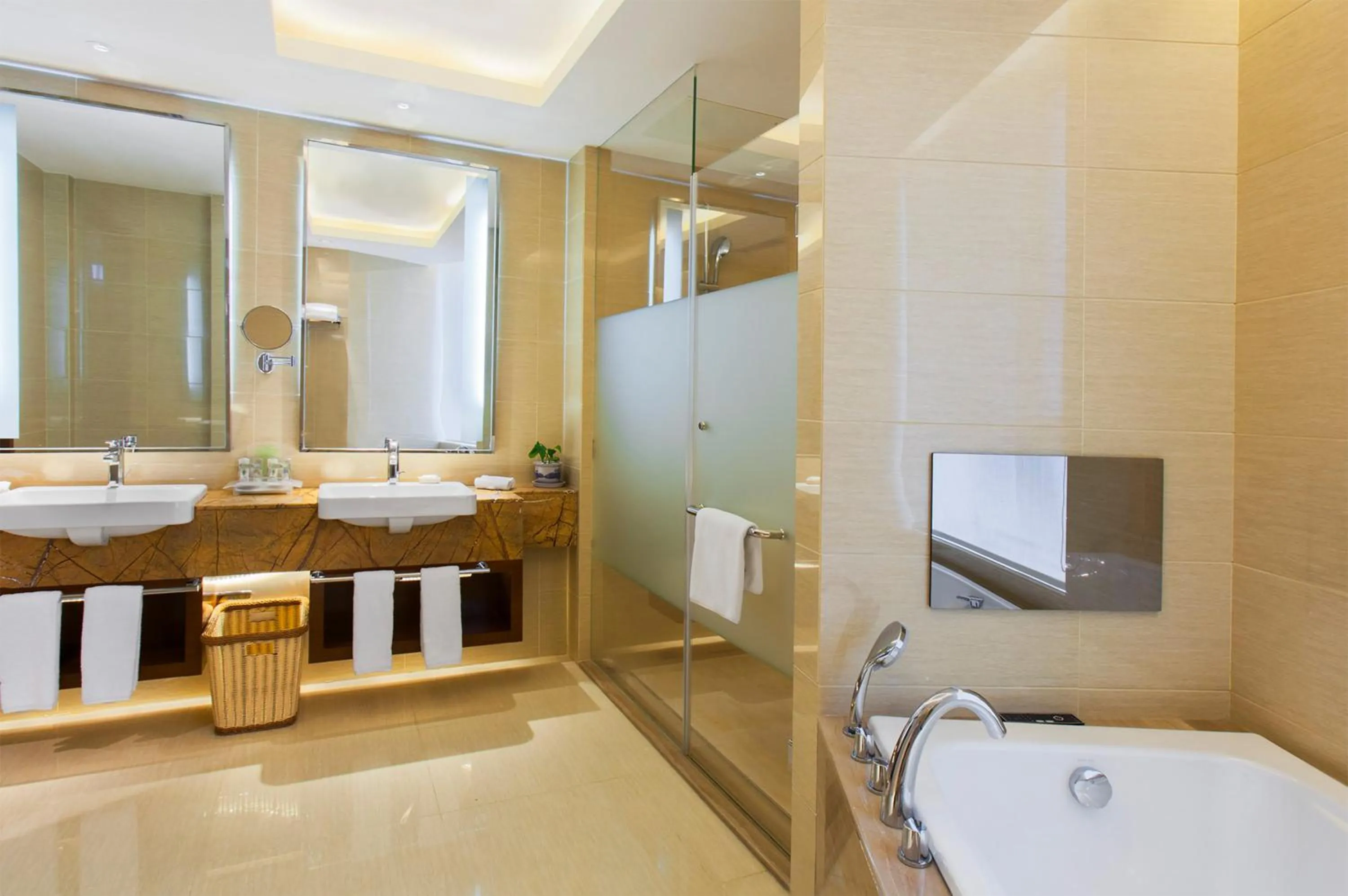 Bathroom in Holiday Inn Panjin Aqua City by IHG