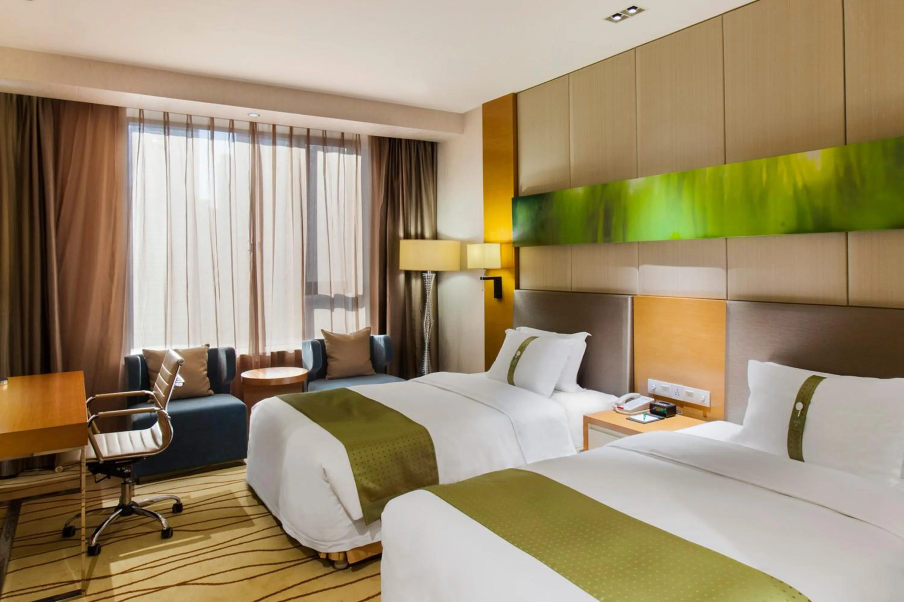 Photo of the whole room, Bed in Holiday Inn Panjin Aqua City by IHG
