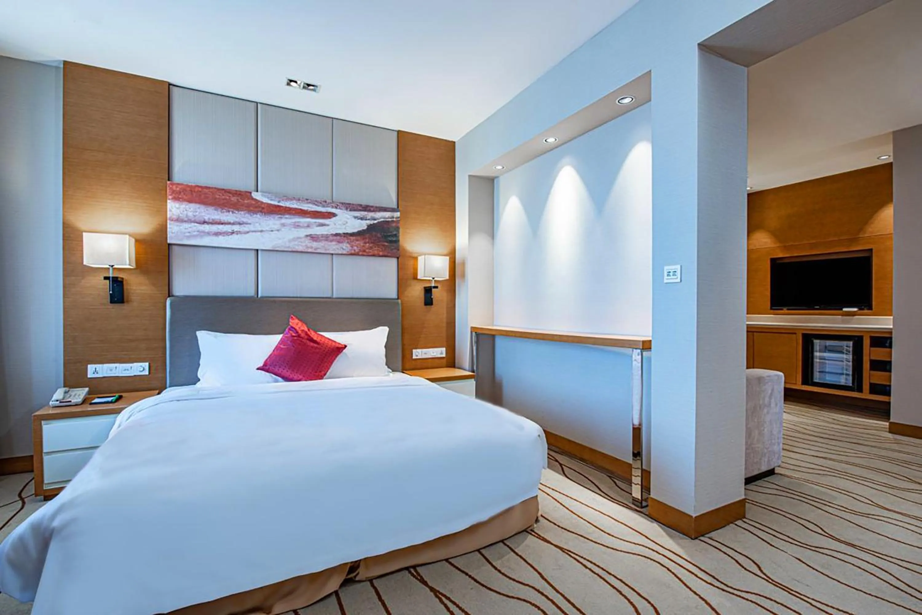 Photo of the whole room, Bed in Holiday Inn Panjin Aqua City by IHG