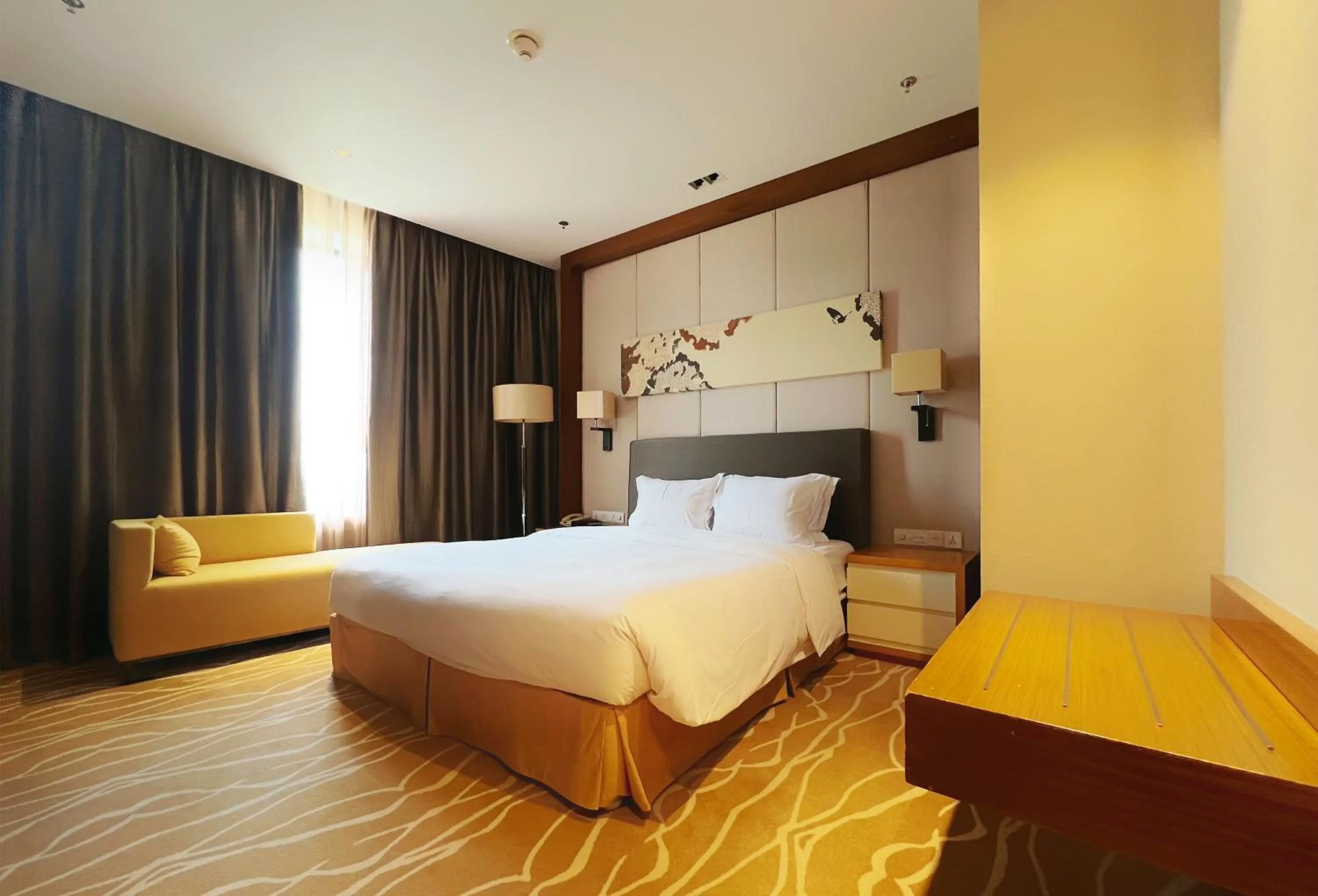 Photo of the whole room, Bed in Holiday Inn Panjin Aqua City by IHG