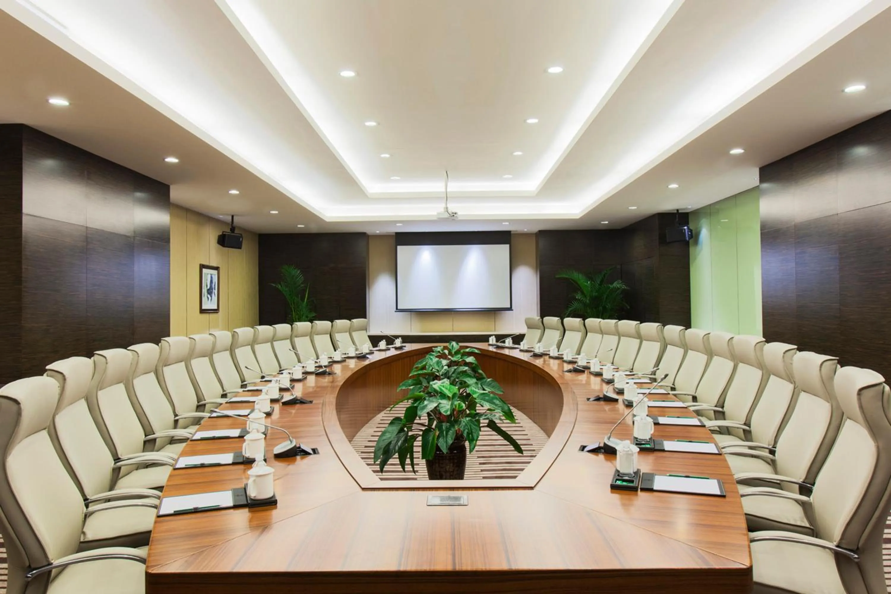 Meeting/conference room in Holiday Inn Panjin Aqua City by IHG