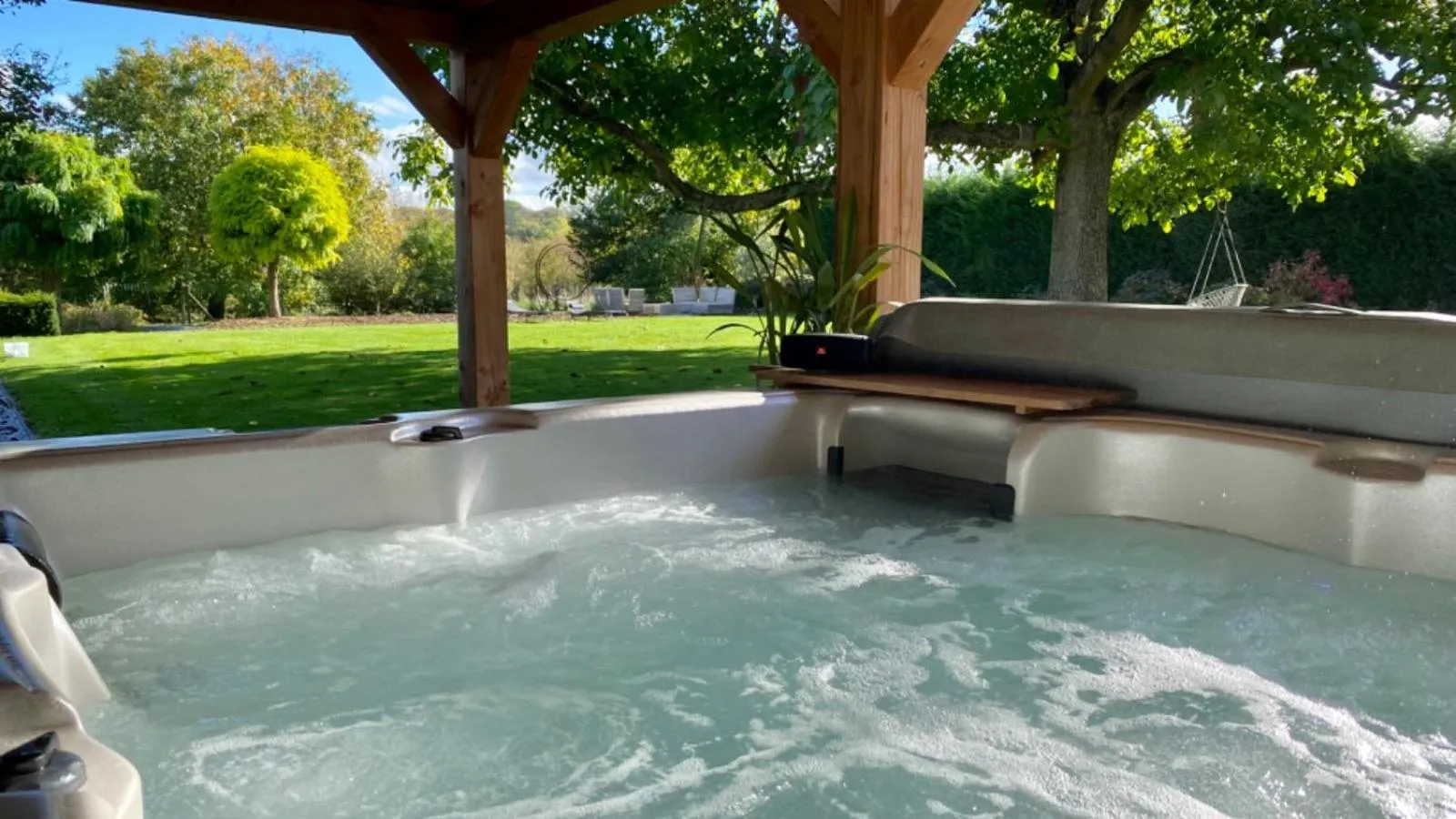 Swimming pool in Rue Haute by M&M 4 sterren bed en breakfast vlakbij Maastricht