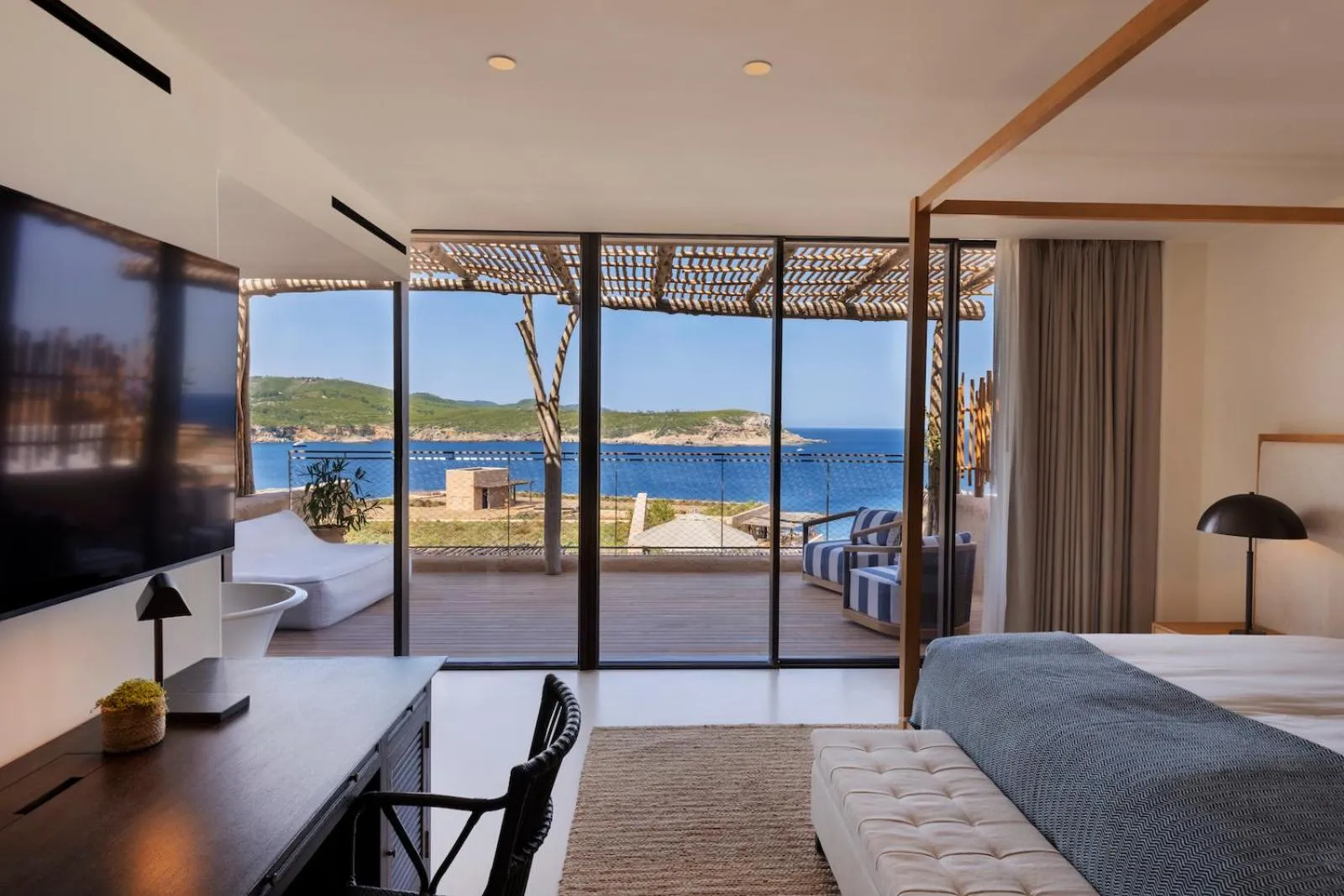 Sea view, Bed in Six Senses Ibiza