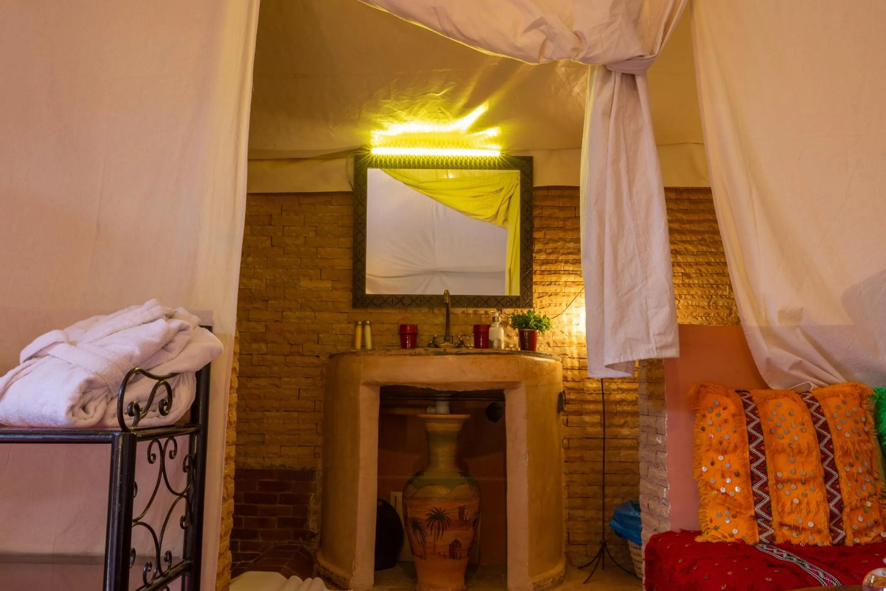 Bathroom in Les Sources berbères Riad & Spa