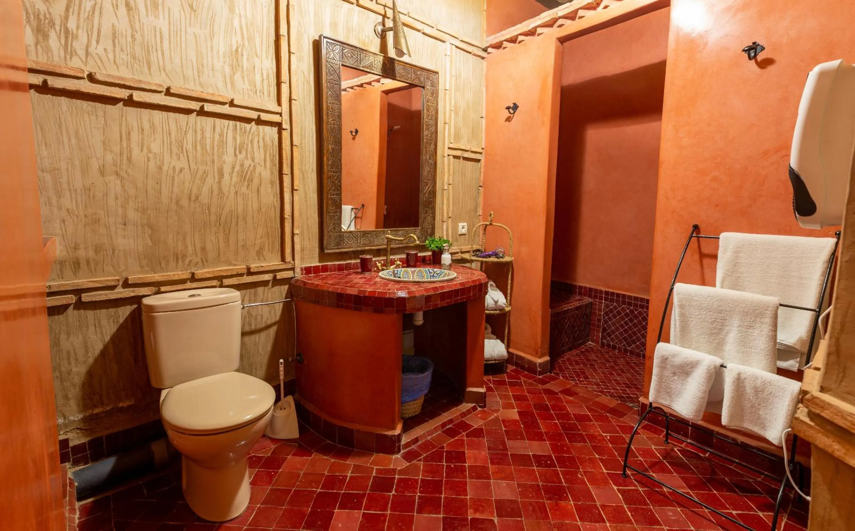Bathroom in Les Sources berbères Riad & Spa