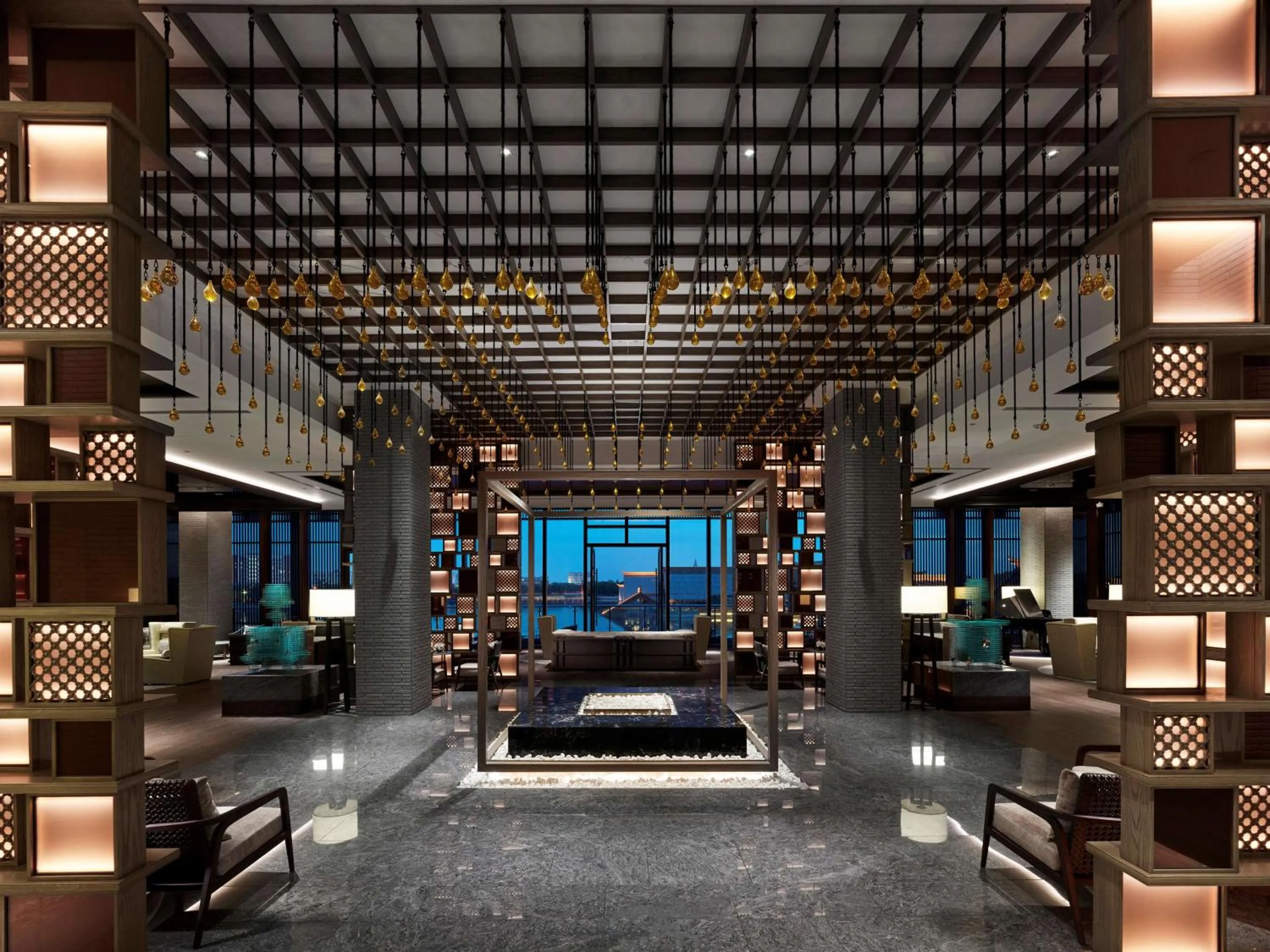 Dining area in Hilton Shanghai Songjiang Guangfulin