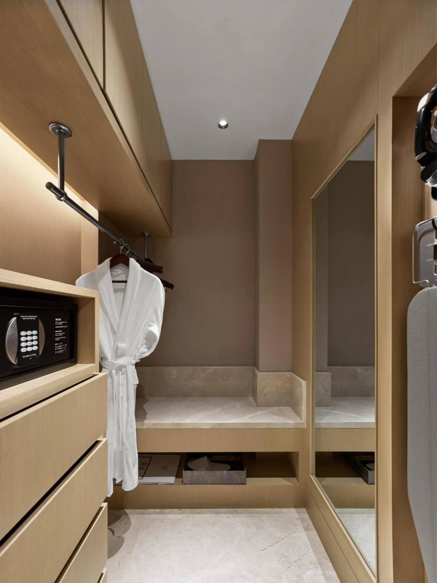 wardrobe, Bed in Hilton Shanghai Songjiang Guangfulin