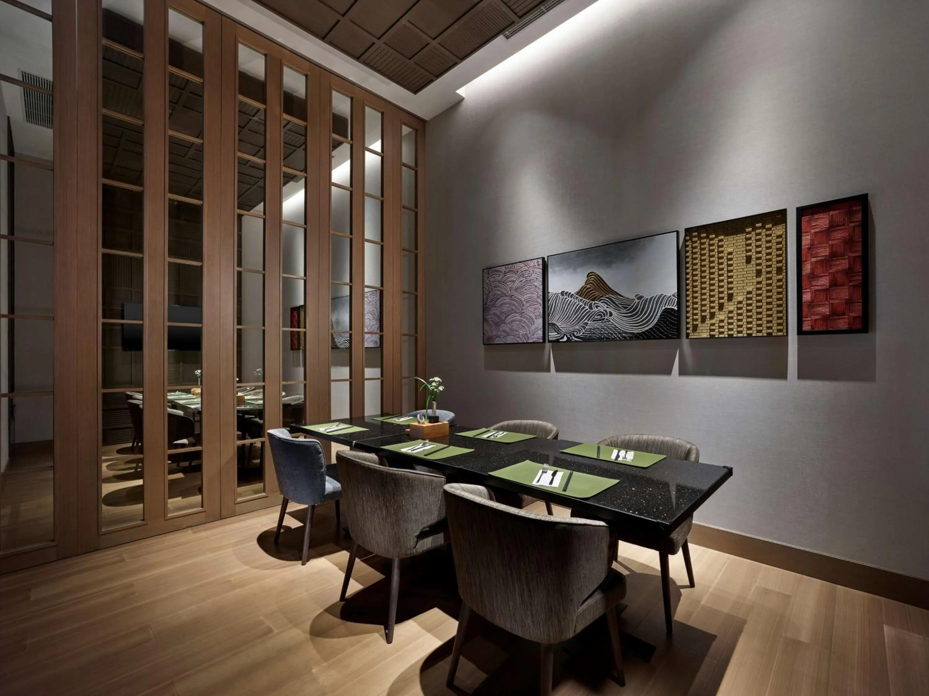 Restaurant/places to eat in Hilton Shanghai Songjiang Guangfulin