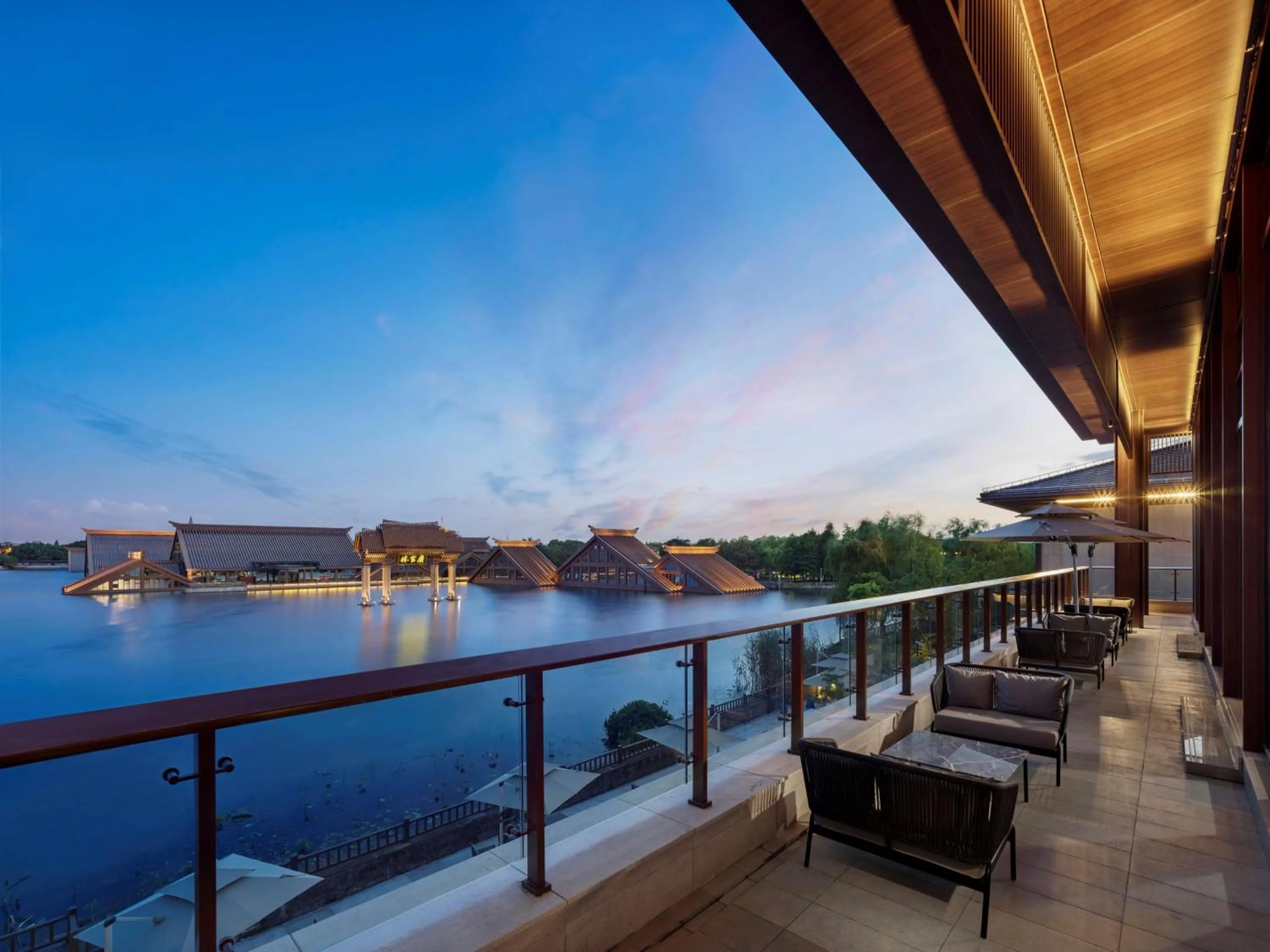 Dining area in Hilton Shanghai Songjiang Guangfulin