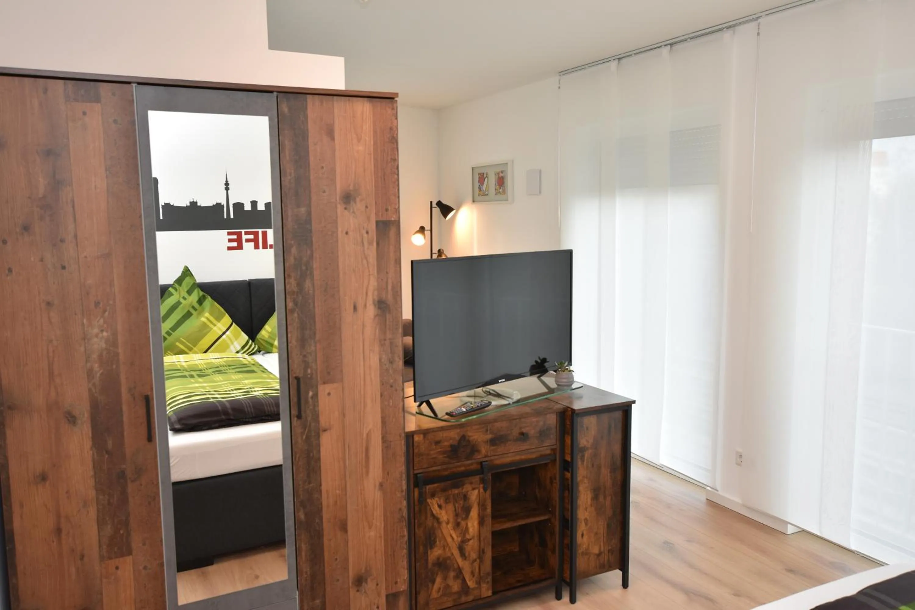 TV and multimedia, Bed in Boardinghouse Henschelstraße