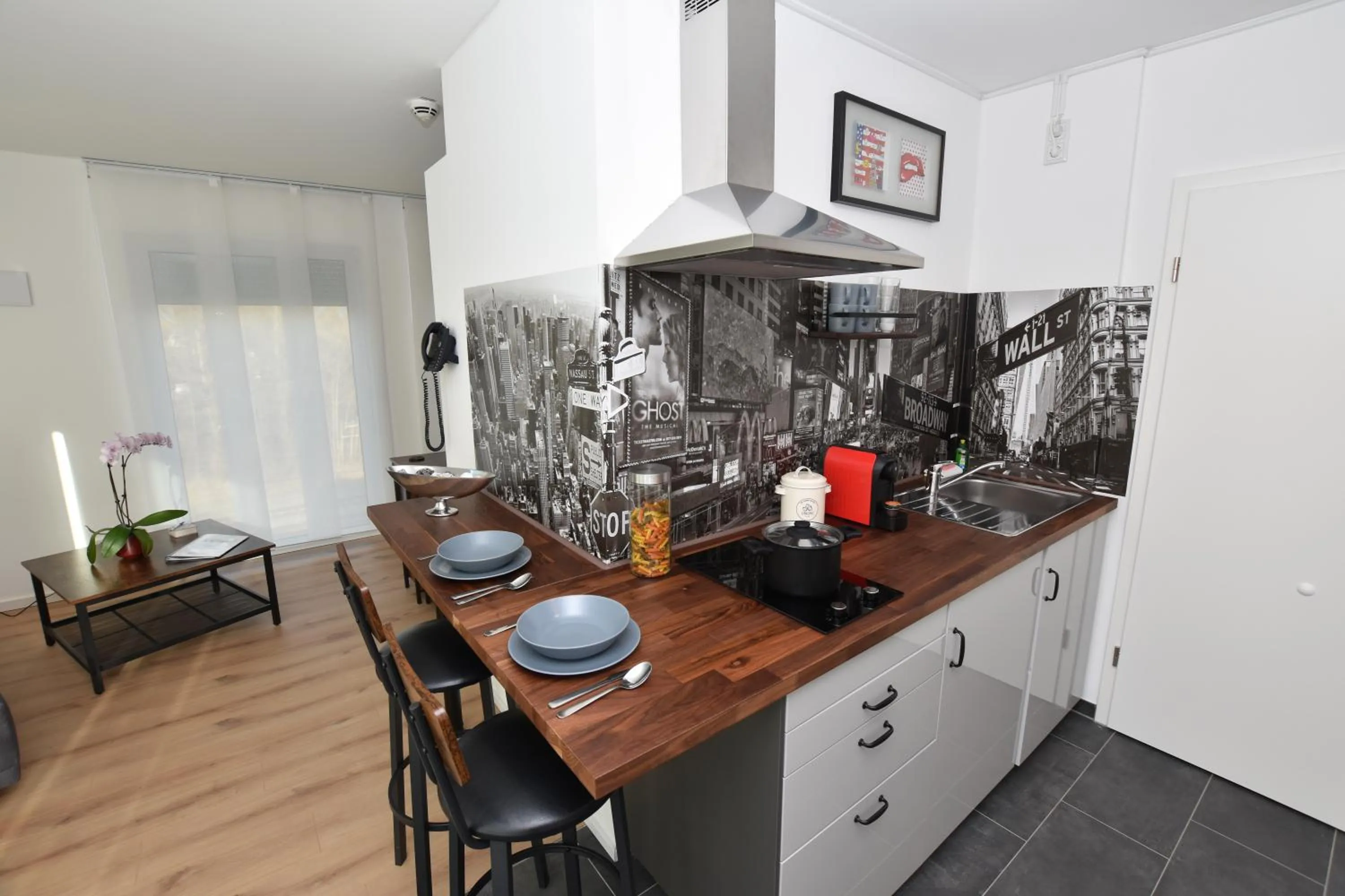 People in Boardinghouse Henschelstraße