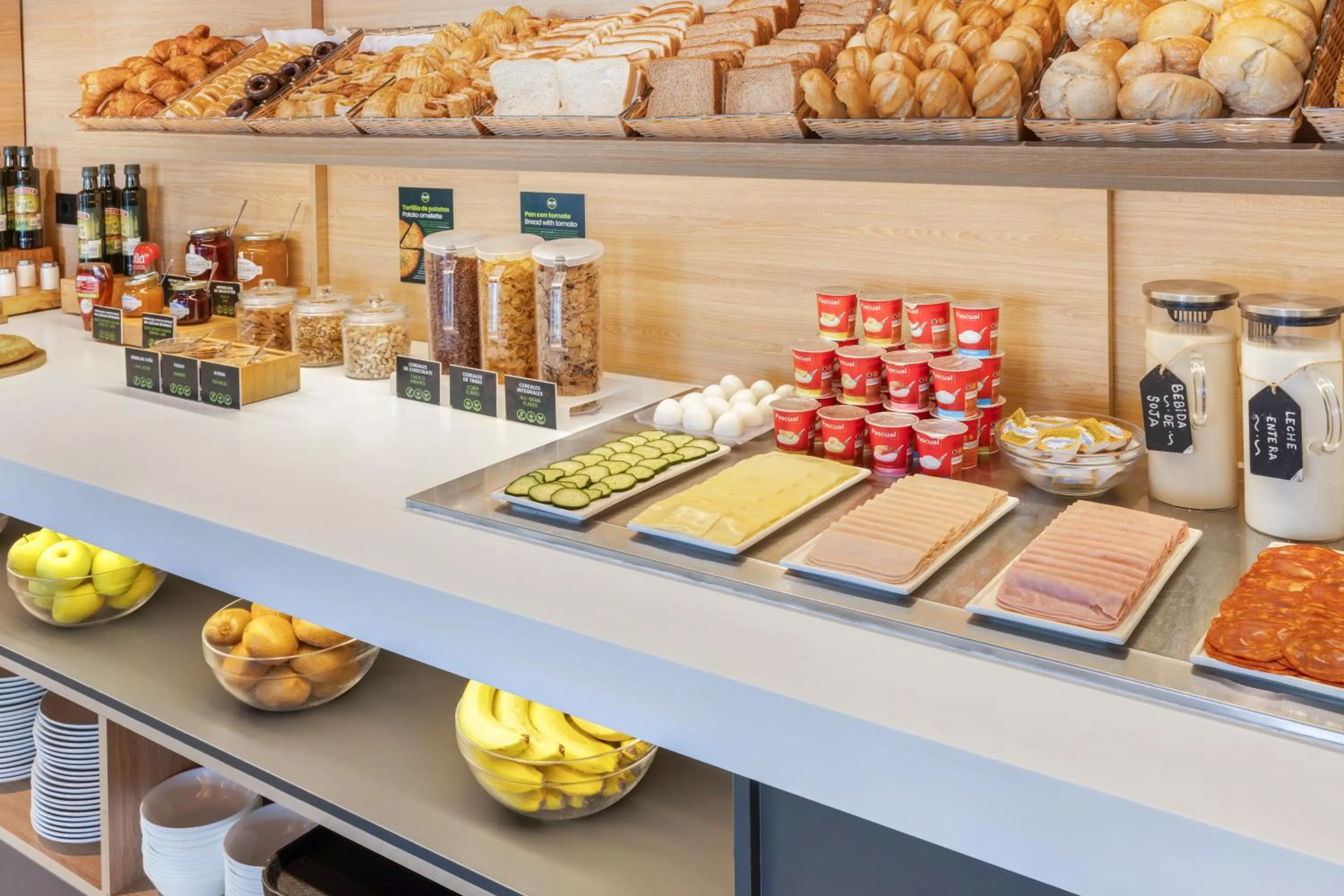 Buffet breakfast in B&B HOTEL Murcia