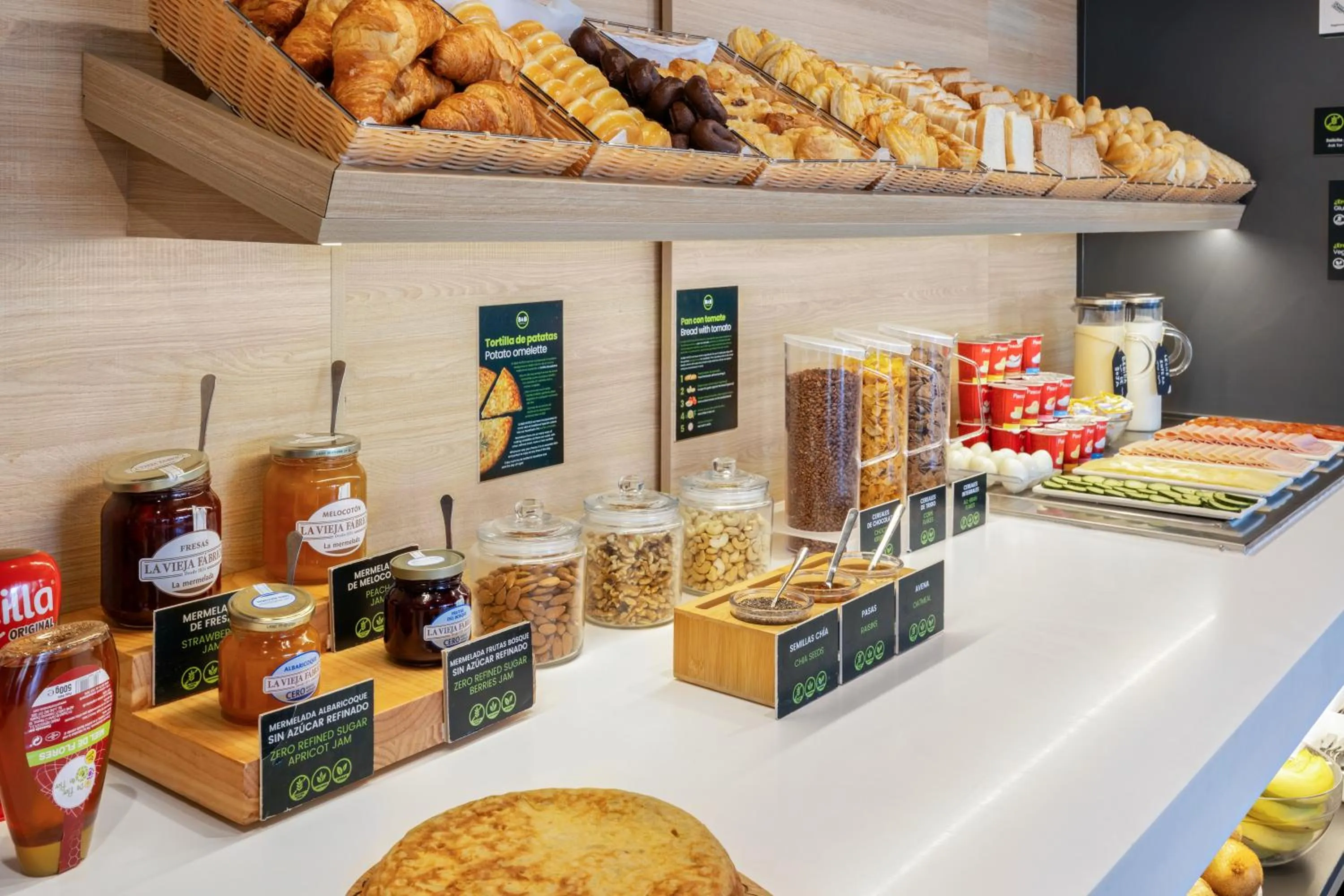 Buffet breakfast in B&B HOTEL Murcia