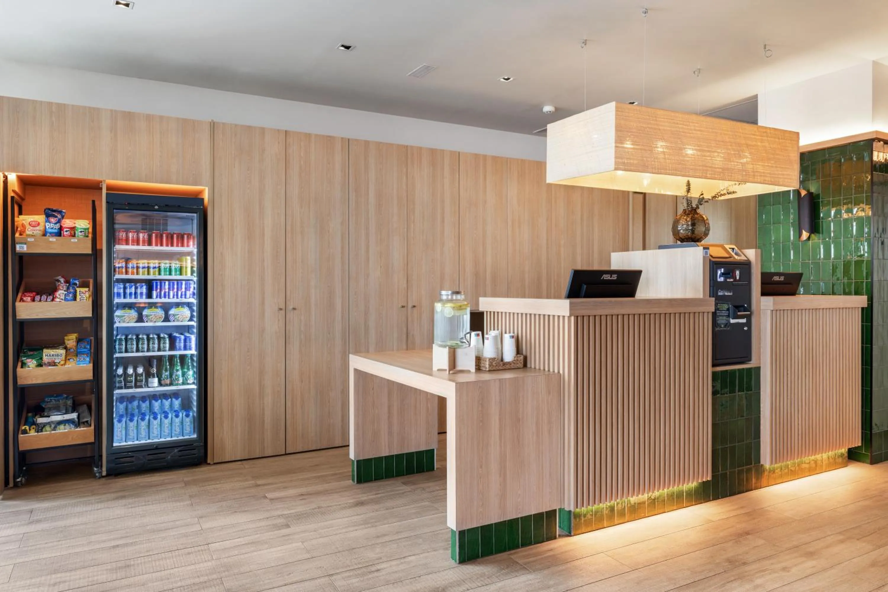 Lobby or reception in B&B HOTEL Murcia