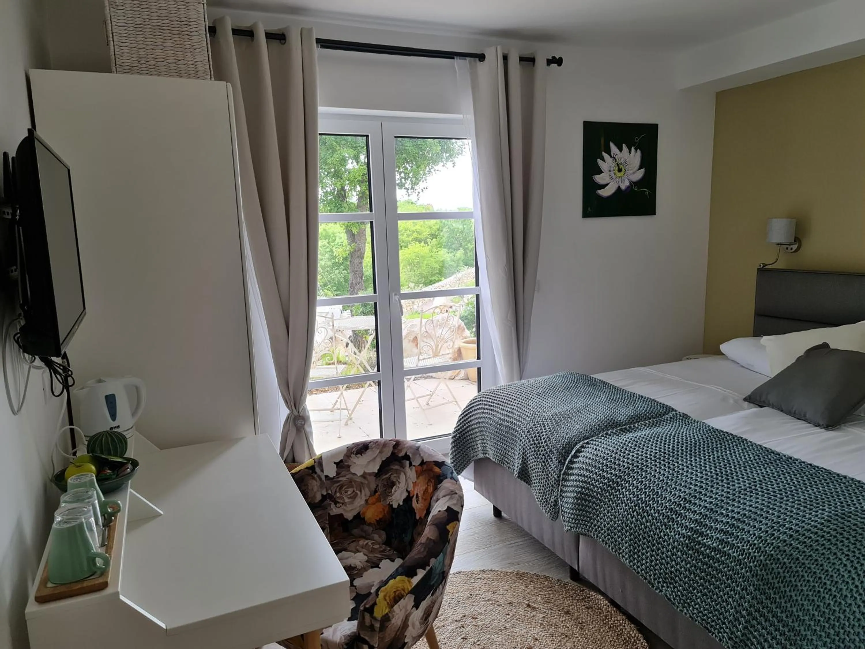 Photo of the whole room, Bed in Boutique Resort OSMA - Adults Only