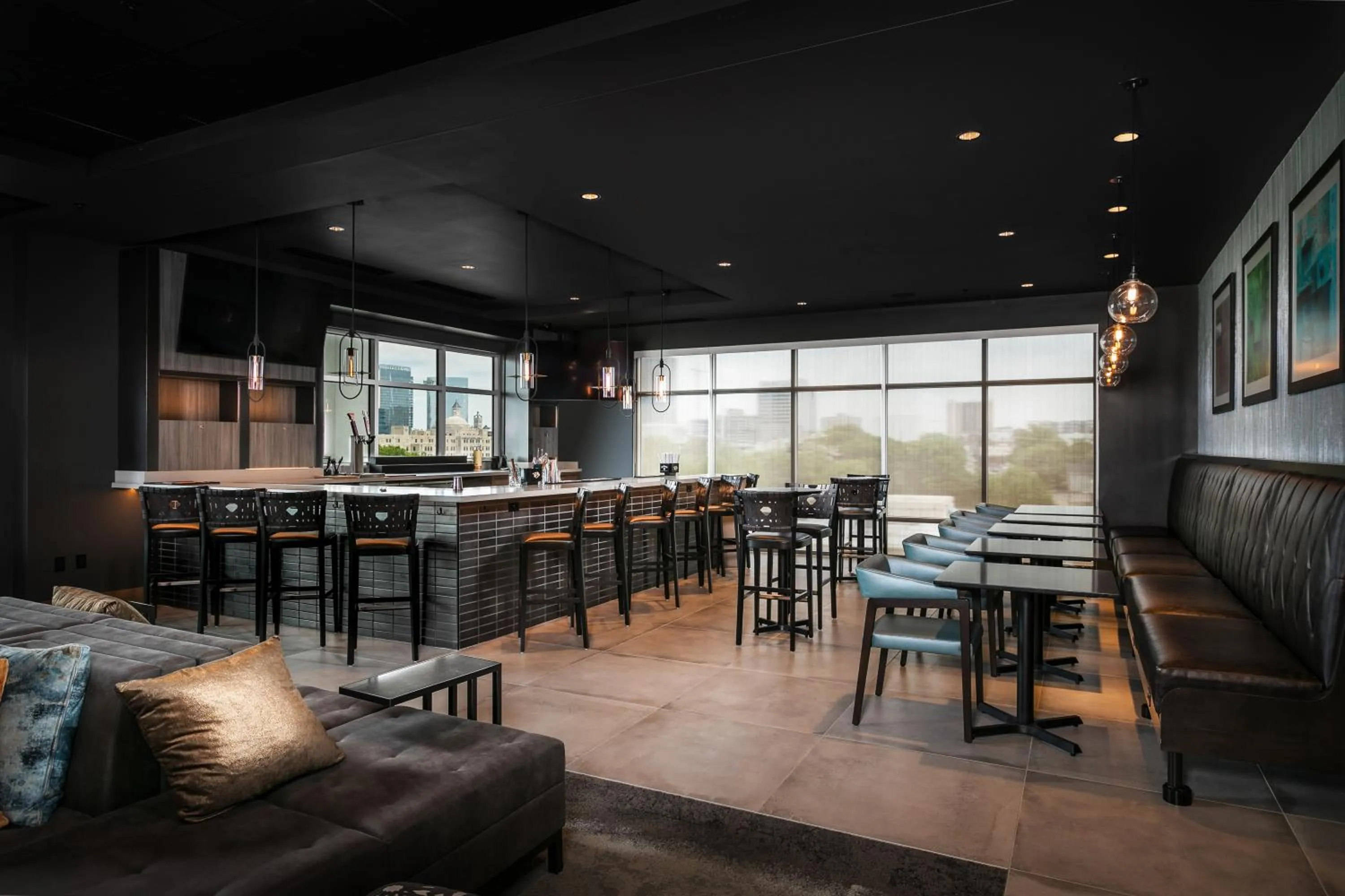 Lounge or bar in TownePlace Suites by Marriott Nashville Midtown