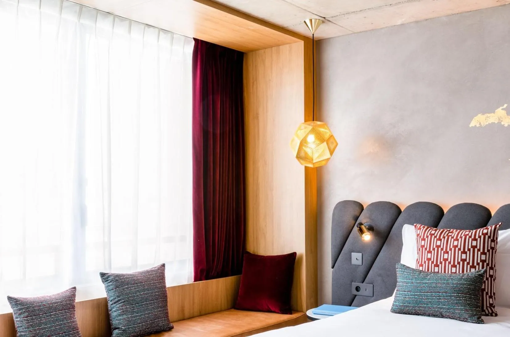 Bedroom, Bed in Renaissance Bordeaux Hotel