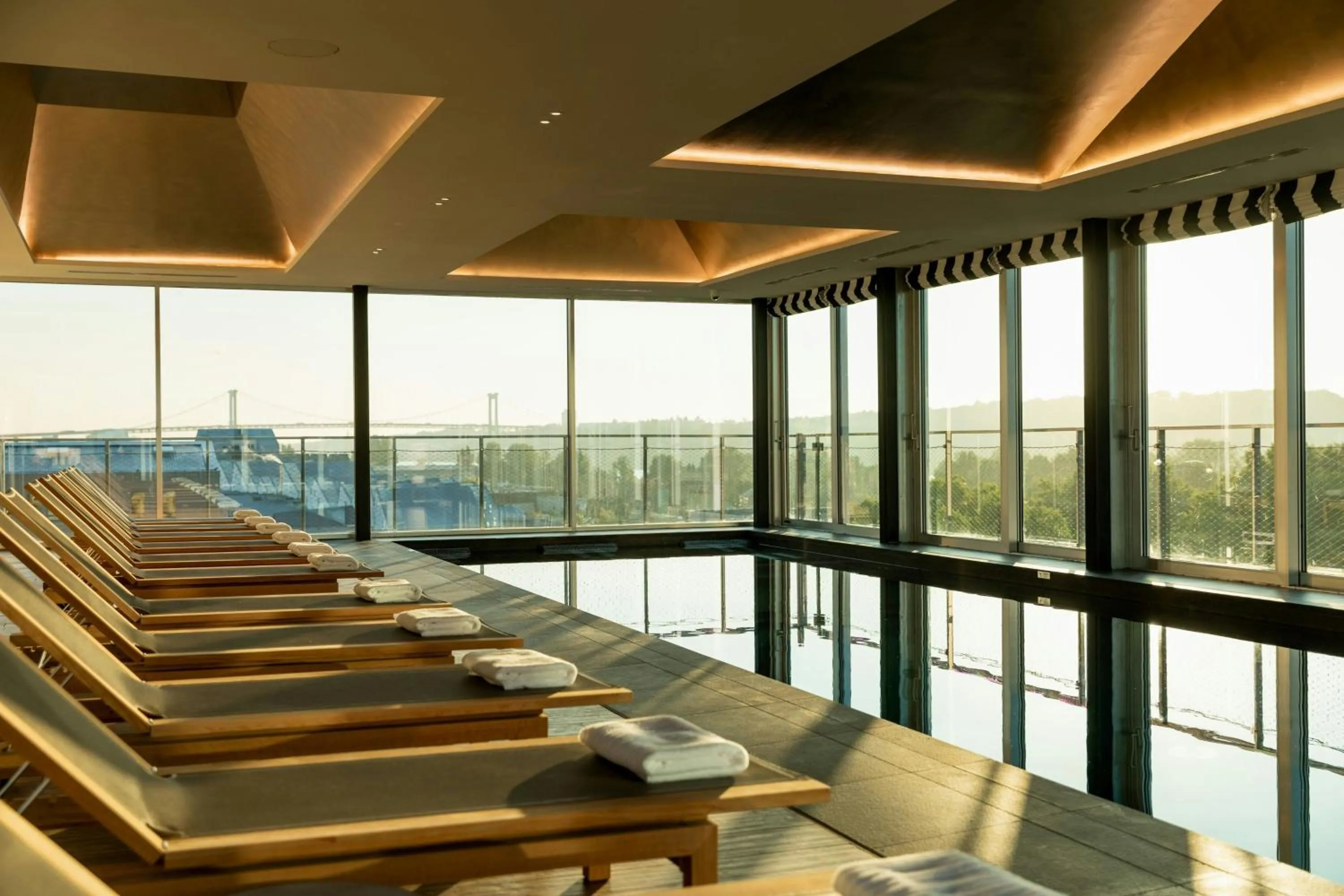 Swimming pool in Renaissance Bordeaux Hotel