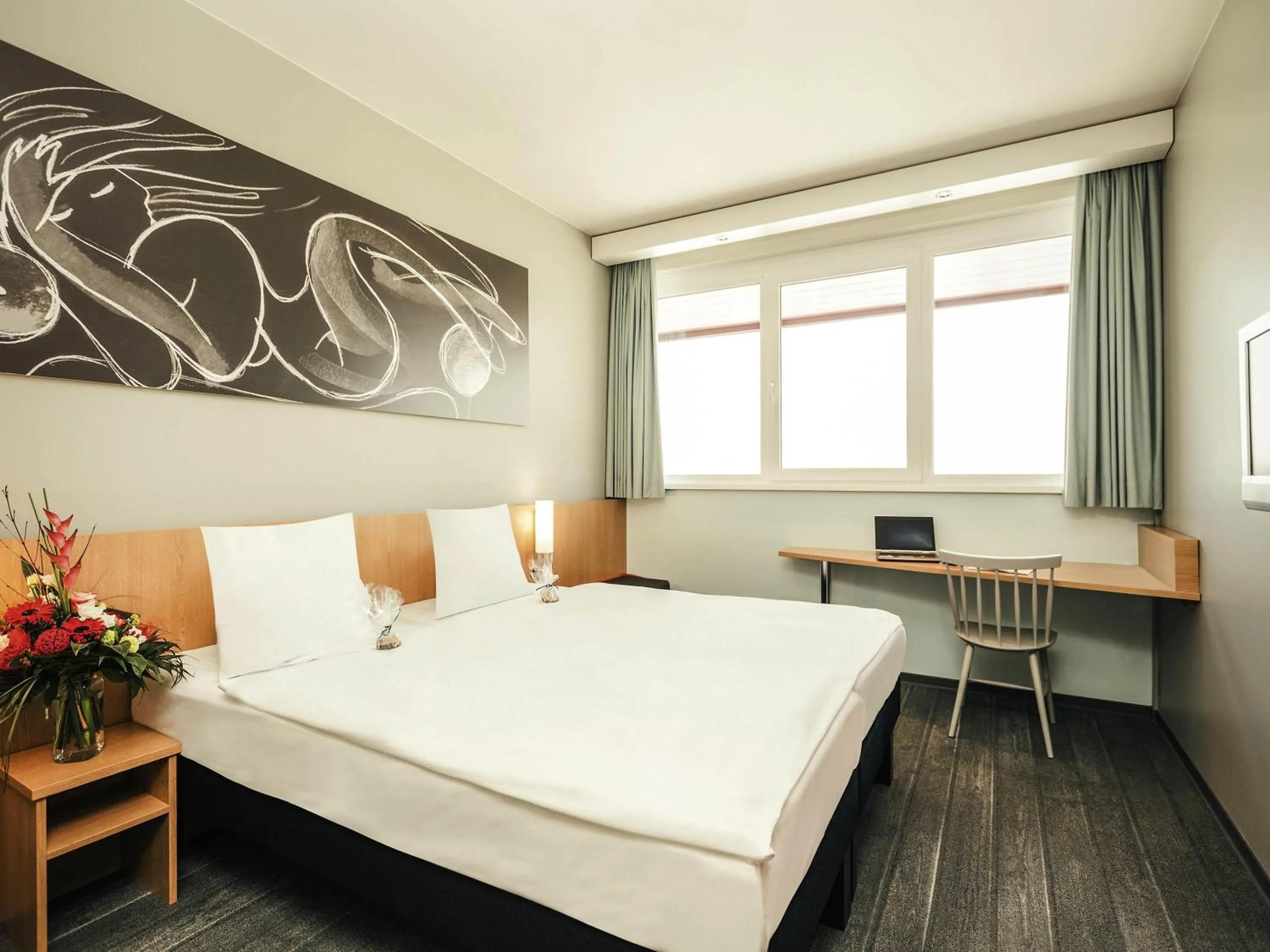Bedroom, Bed in Ibis Vienna Airport